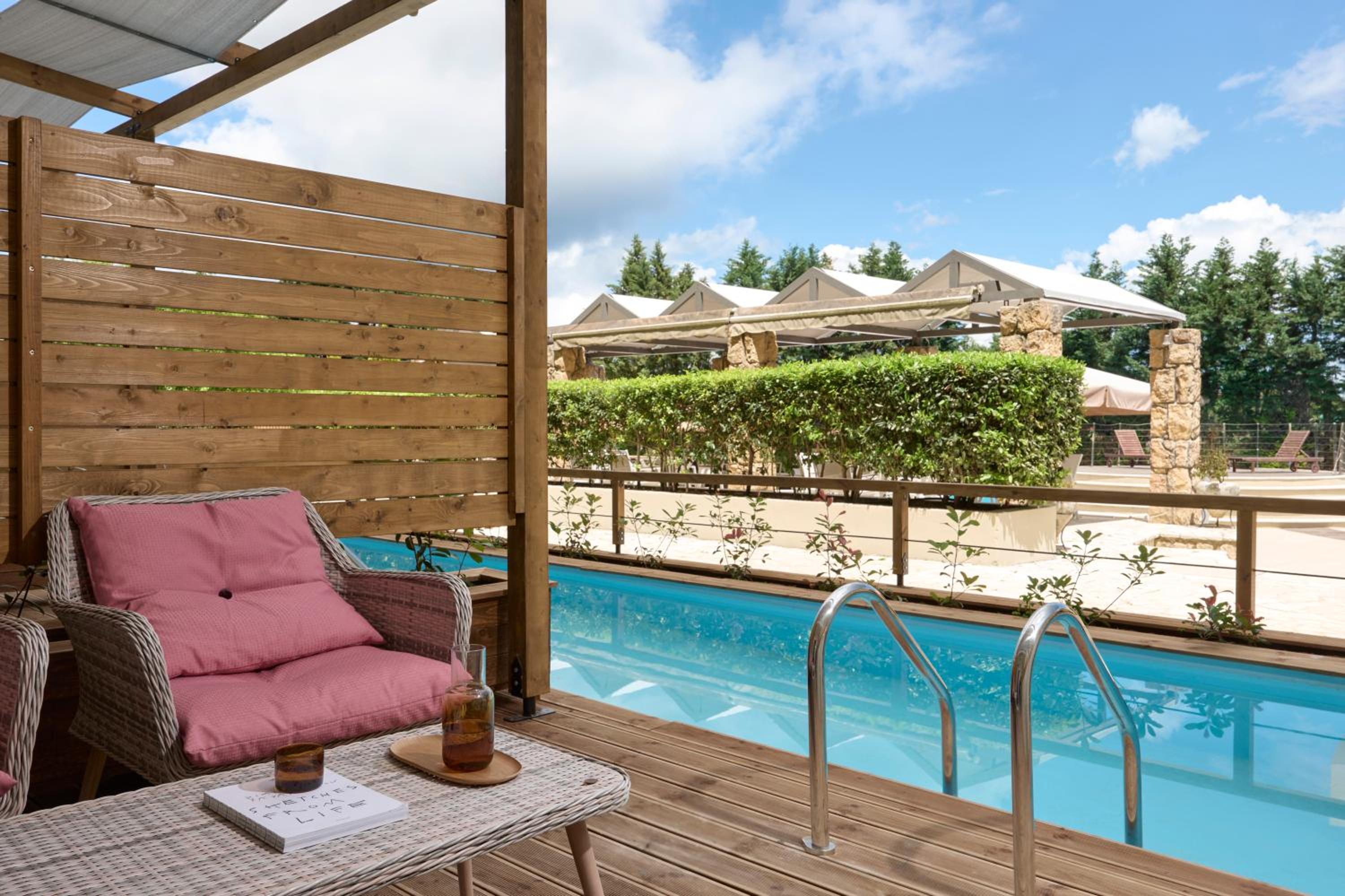 Double or Twin Room with Sharing Pool photo 3