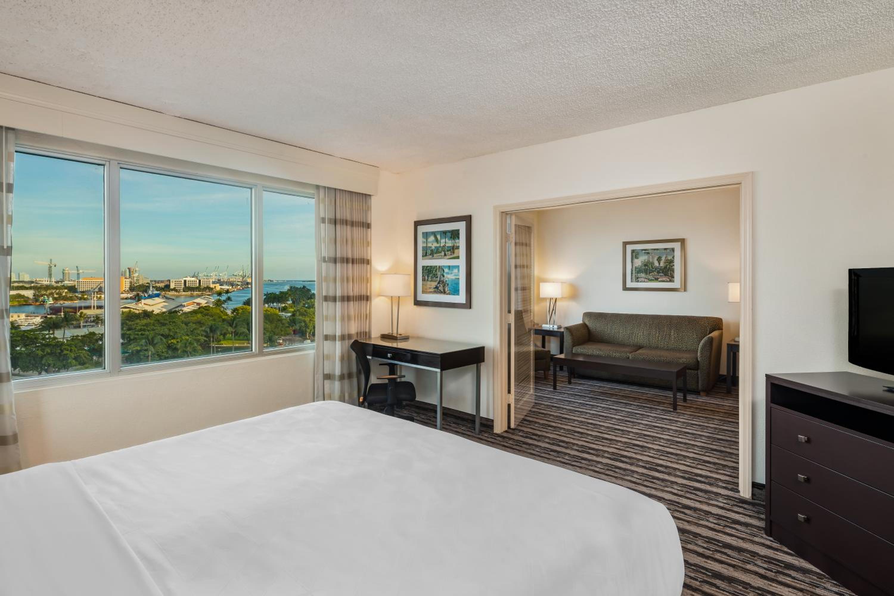 King Suite with Sofa Bed photo 3