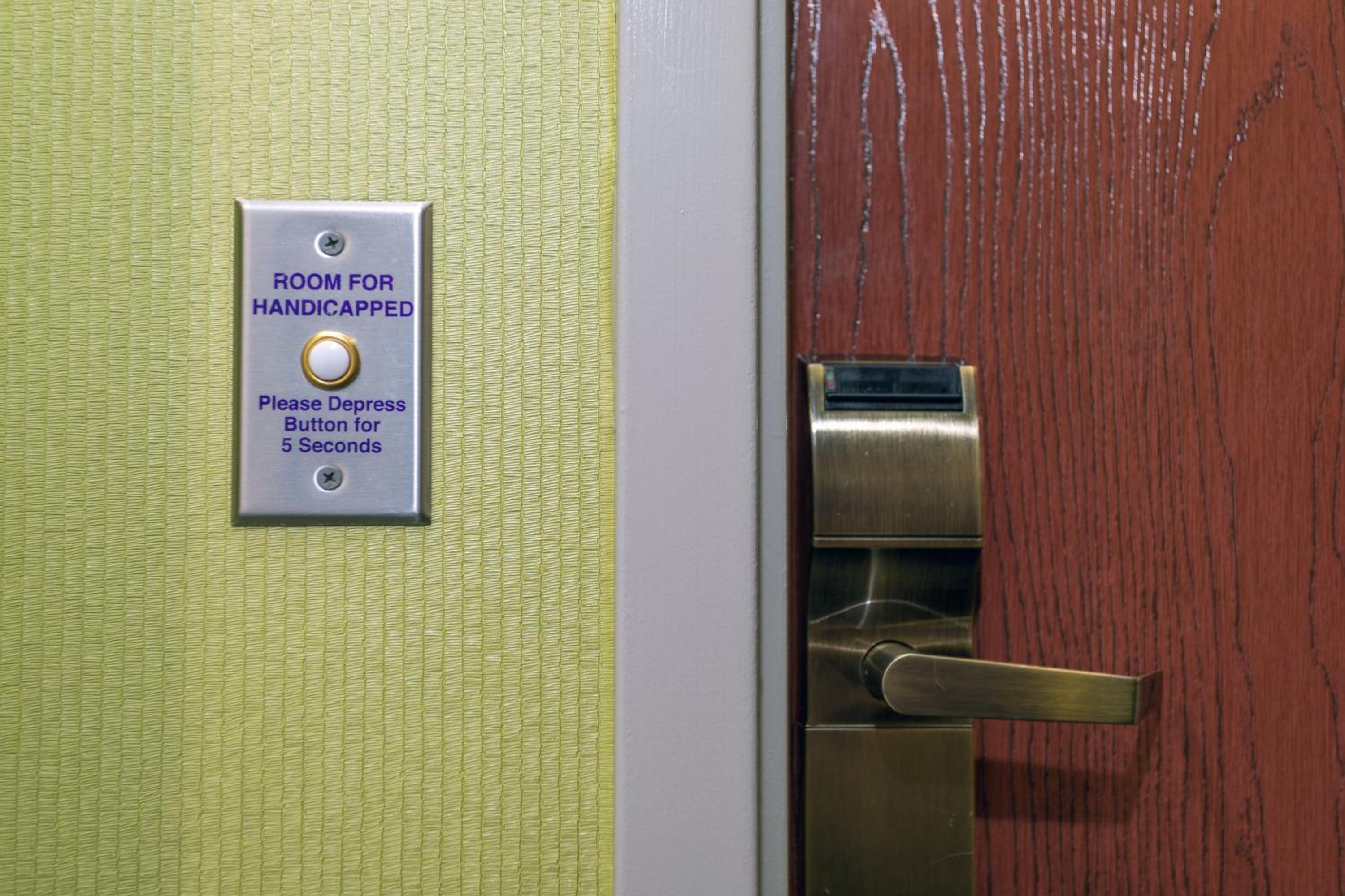 King Suite - Communications and Mobility Accessible Tub