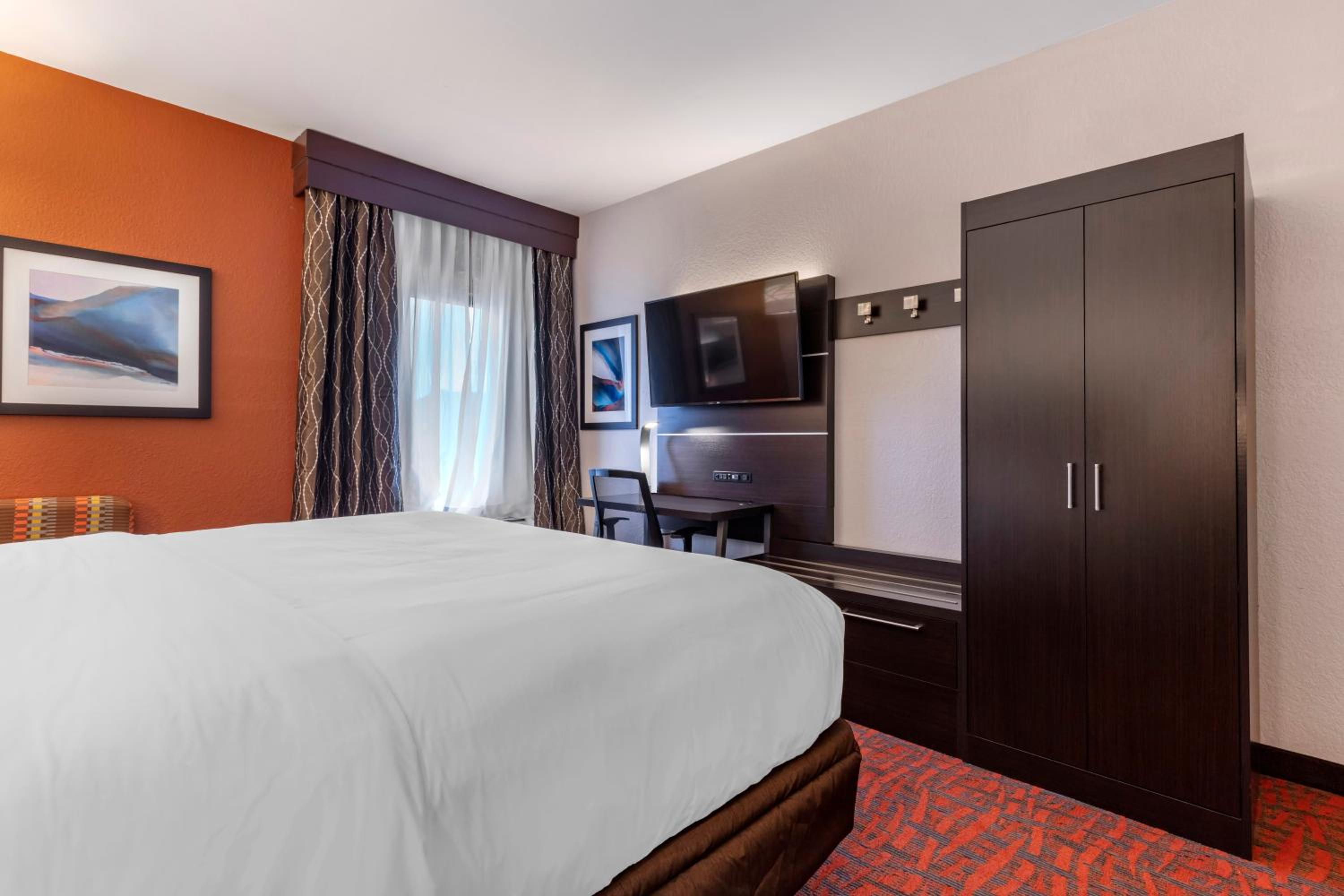 Standard King Room - Photo 4