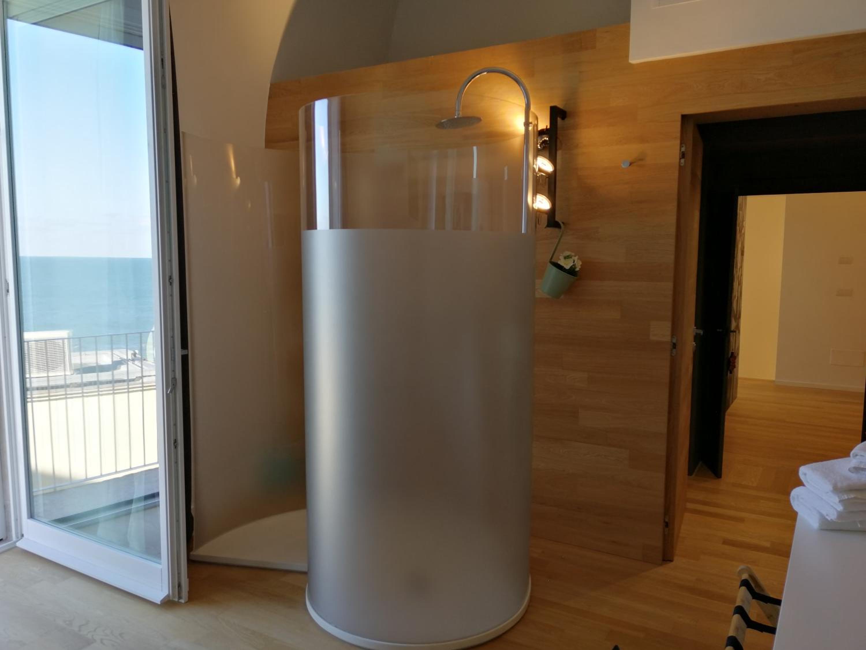 Suite with Spa Access - Photo 2