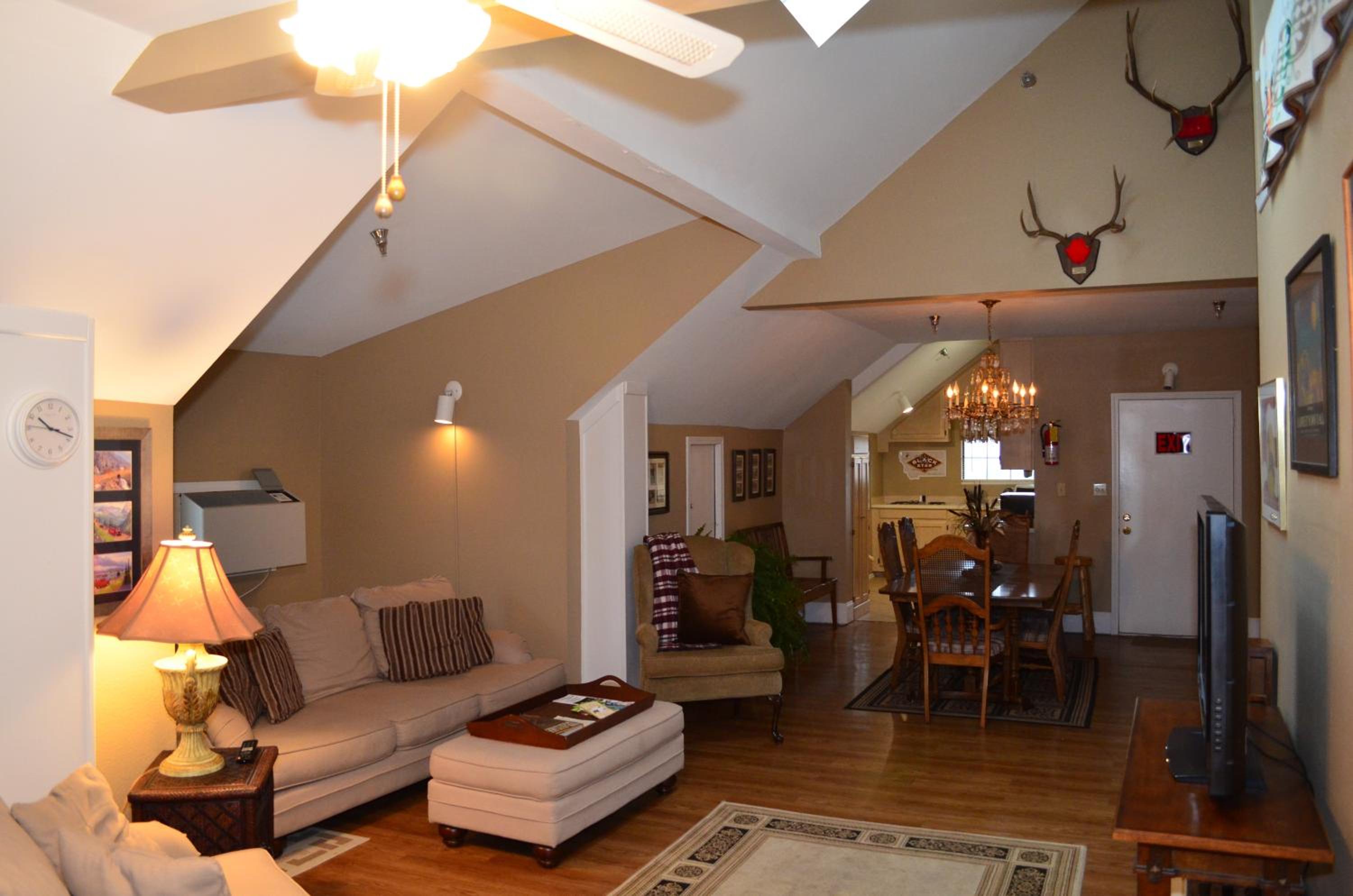 Penthouse Apartment - Photo 2
