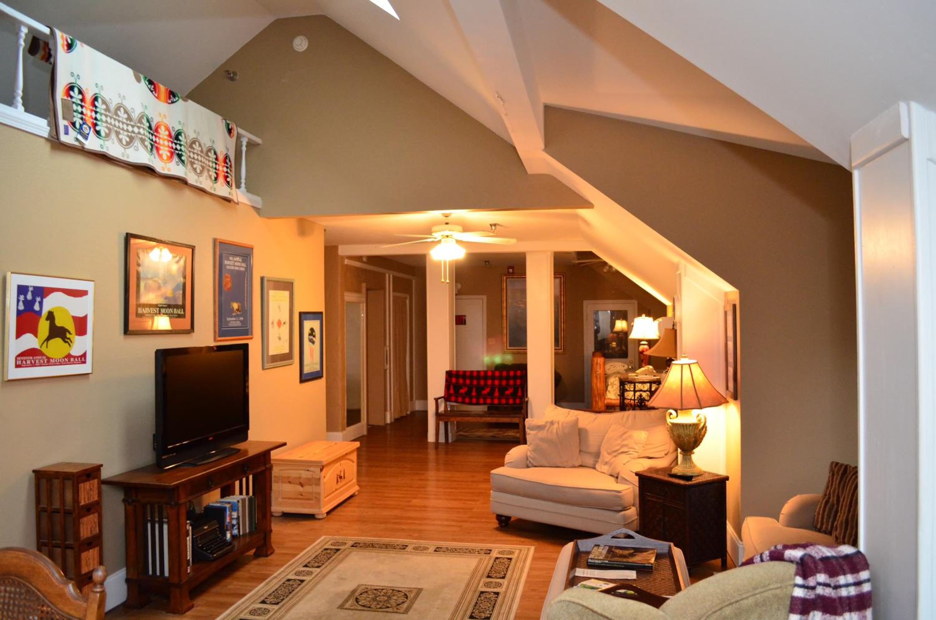 Penthouse Apartment - Photo 3