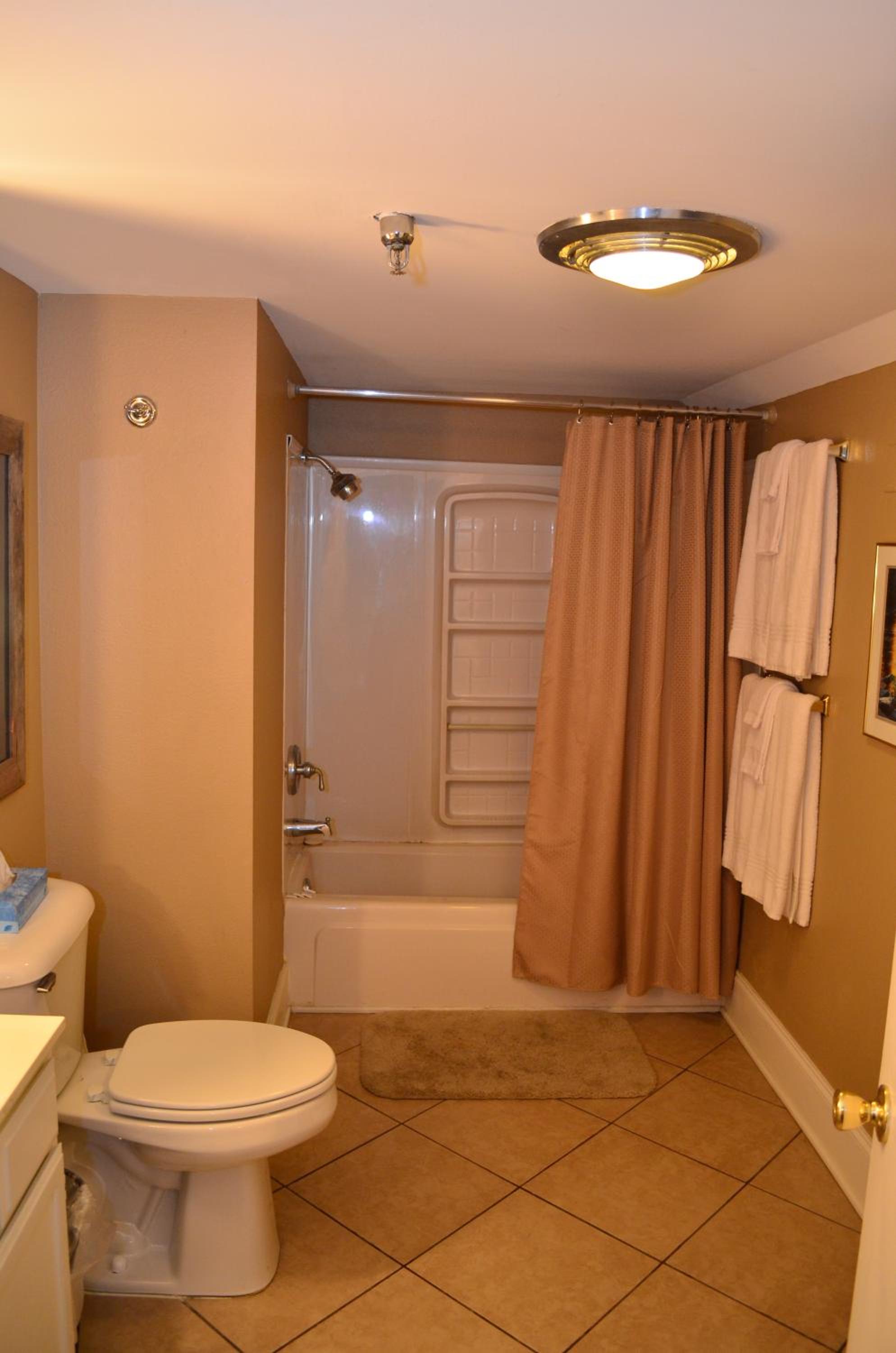 Double Room with Two Double Beds - Photo 2