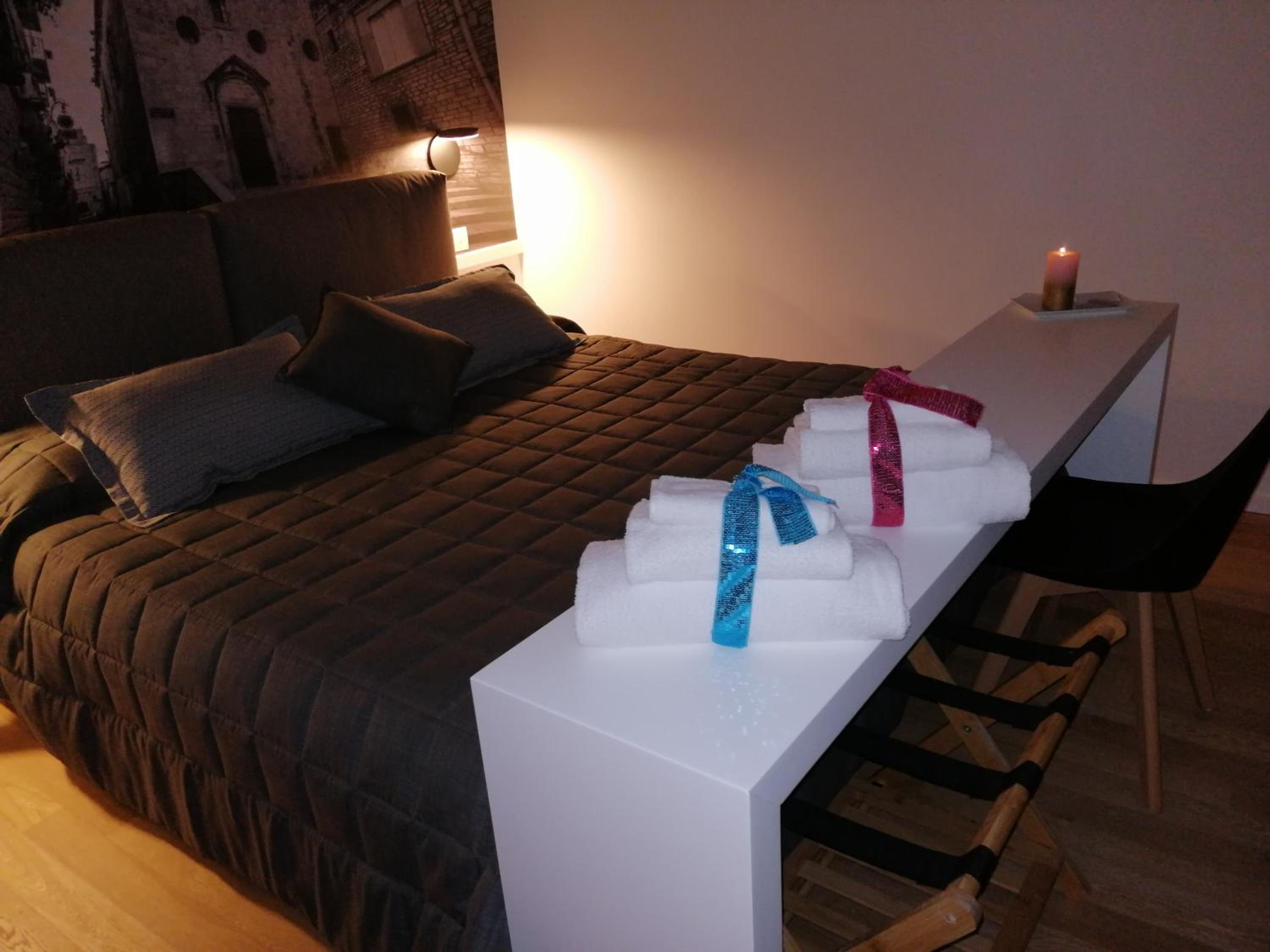 Suite with Spa Access - Photo 21