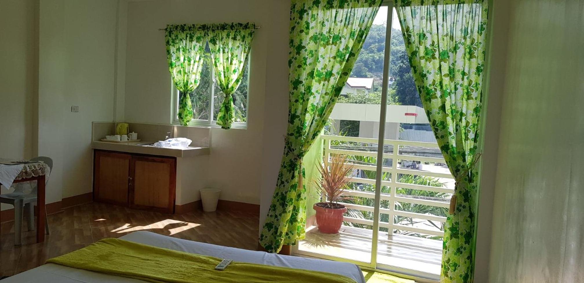 Deluxe Double Room - Photo 9