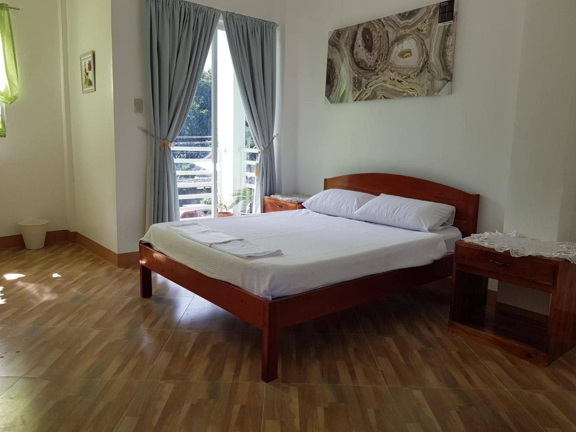 Deluxe Double Room - Photo 23