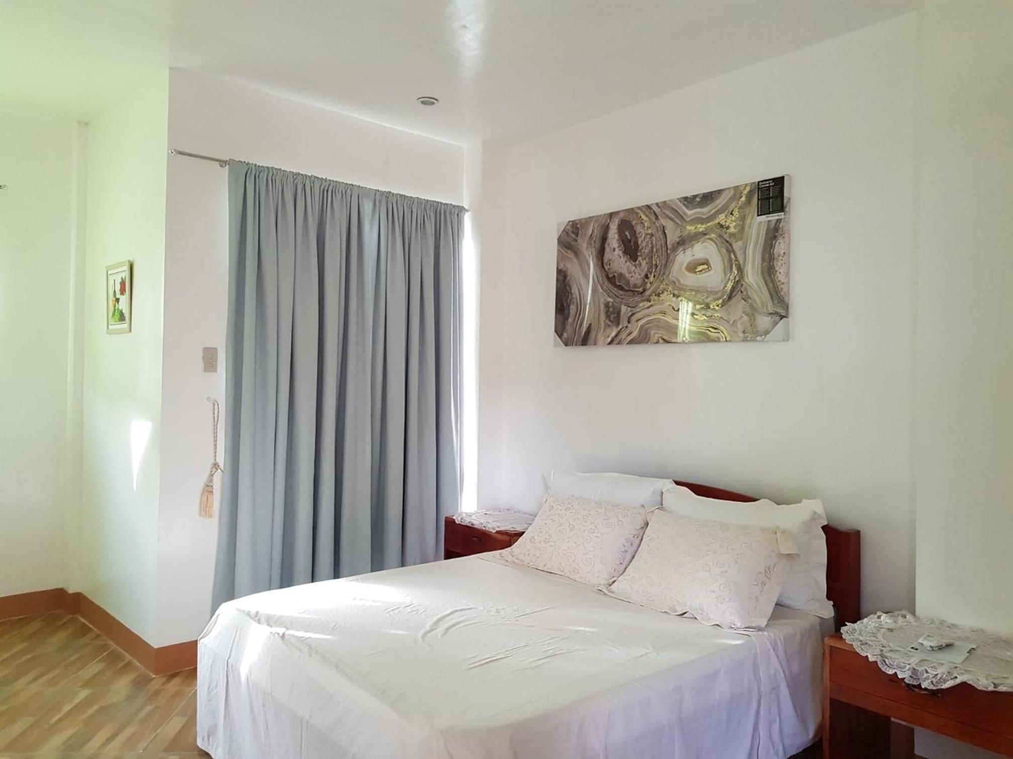 Deluxe Double Room - Photo 21