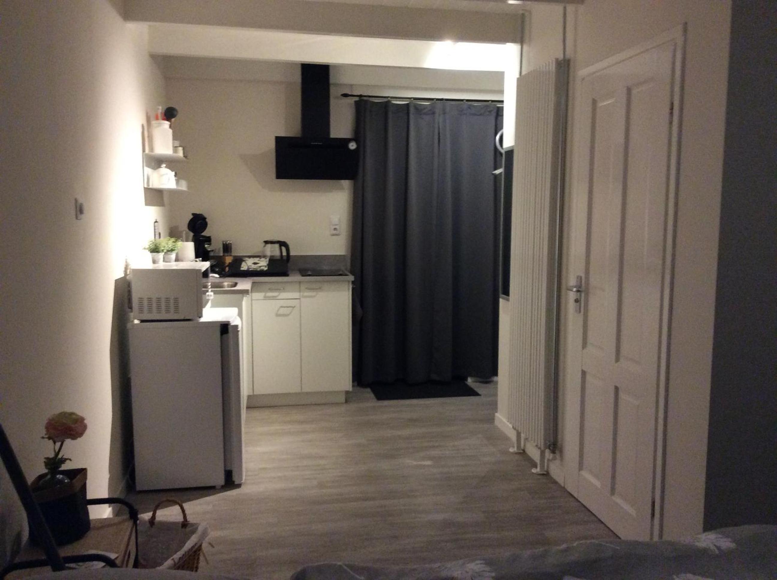 Luxe 2-People Apartment - Photo 12