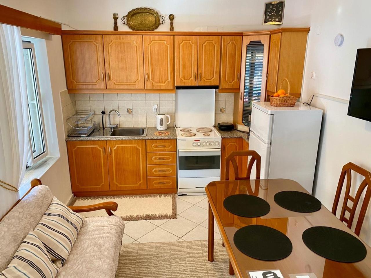 Apartment with Mountain View - Photo 13