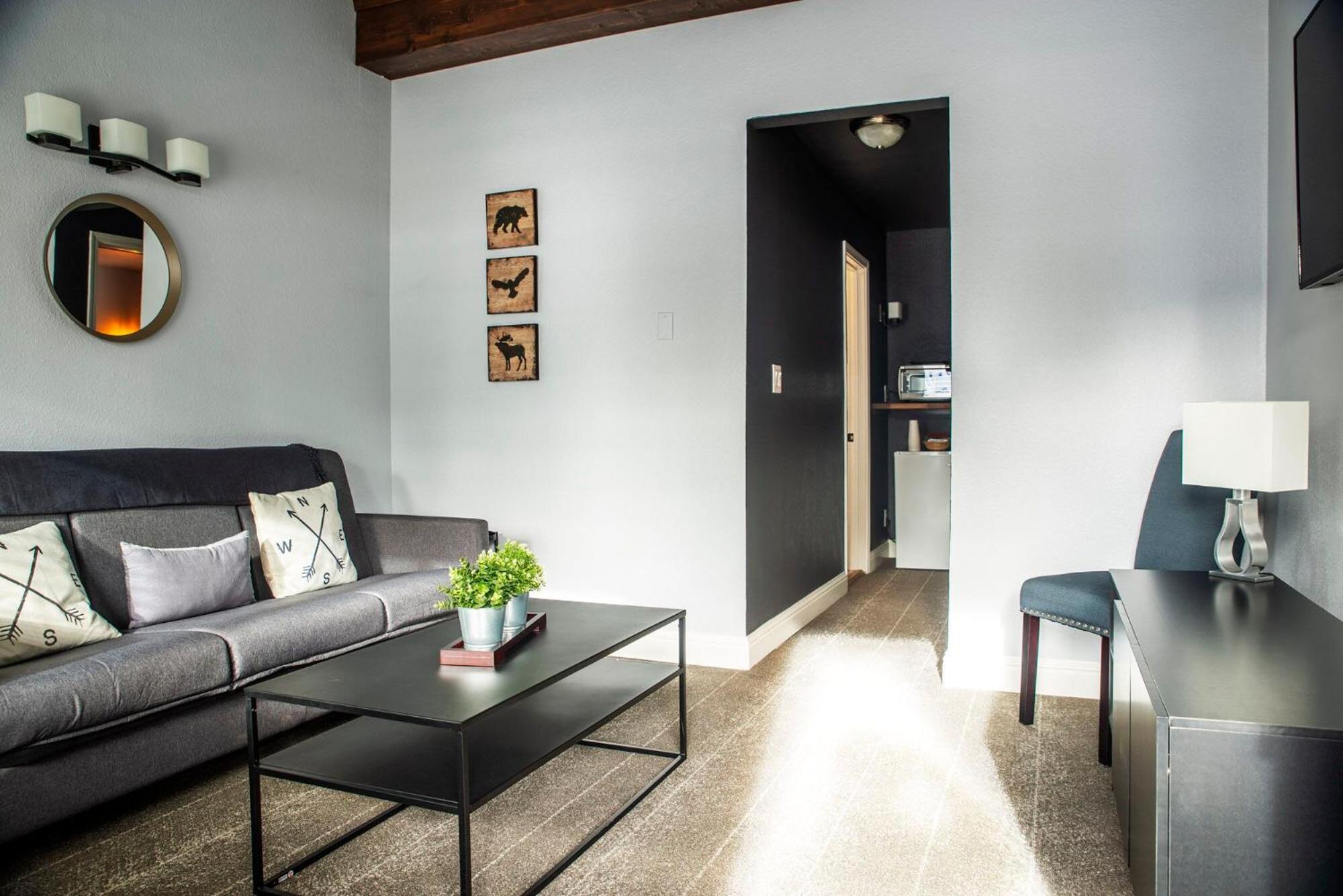 Deluxe King Suite