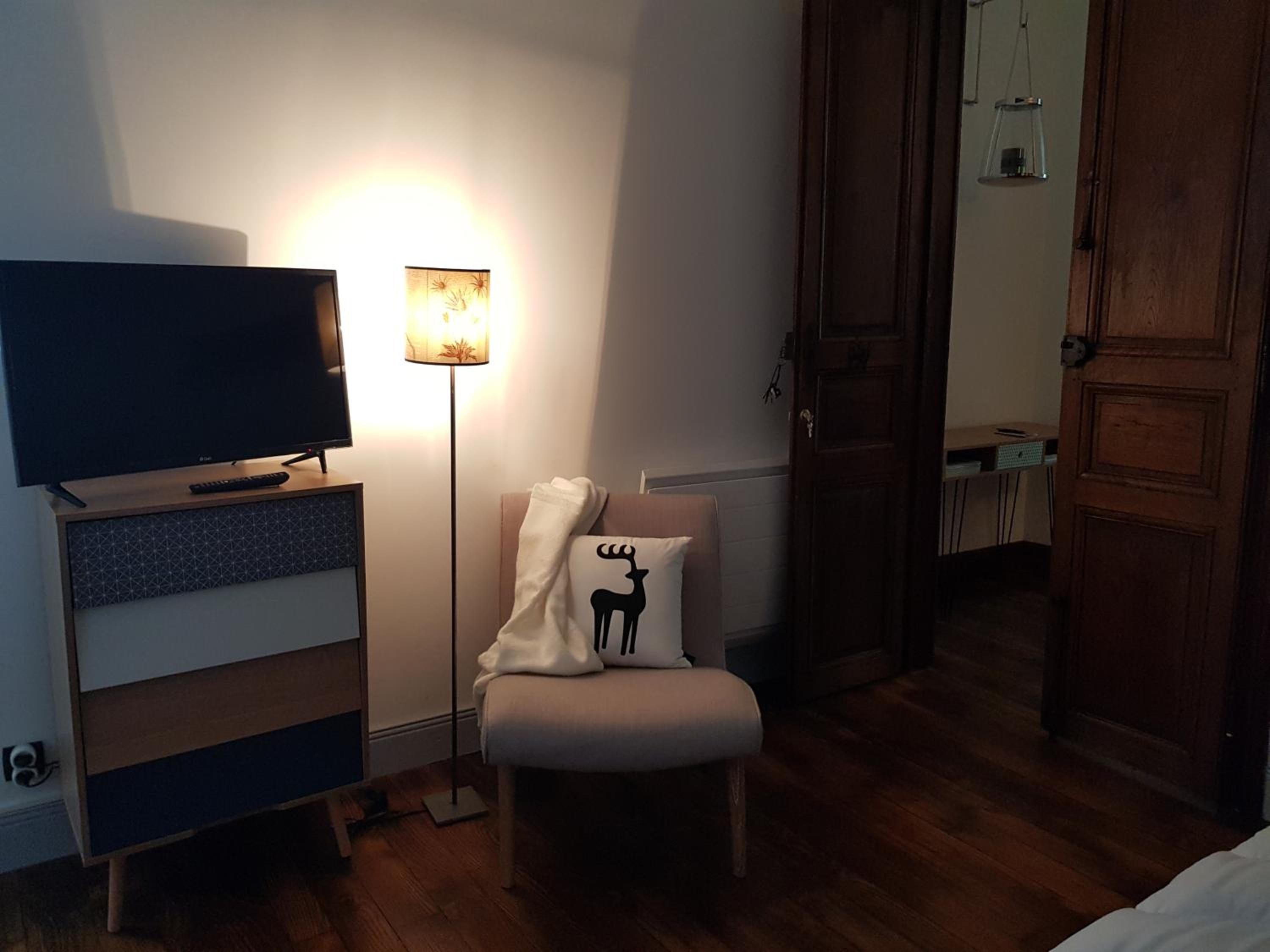 Deluxe Double or Twin Room - Photo 6