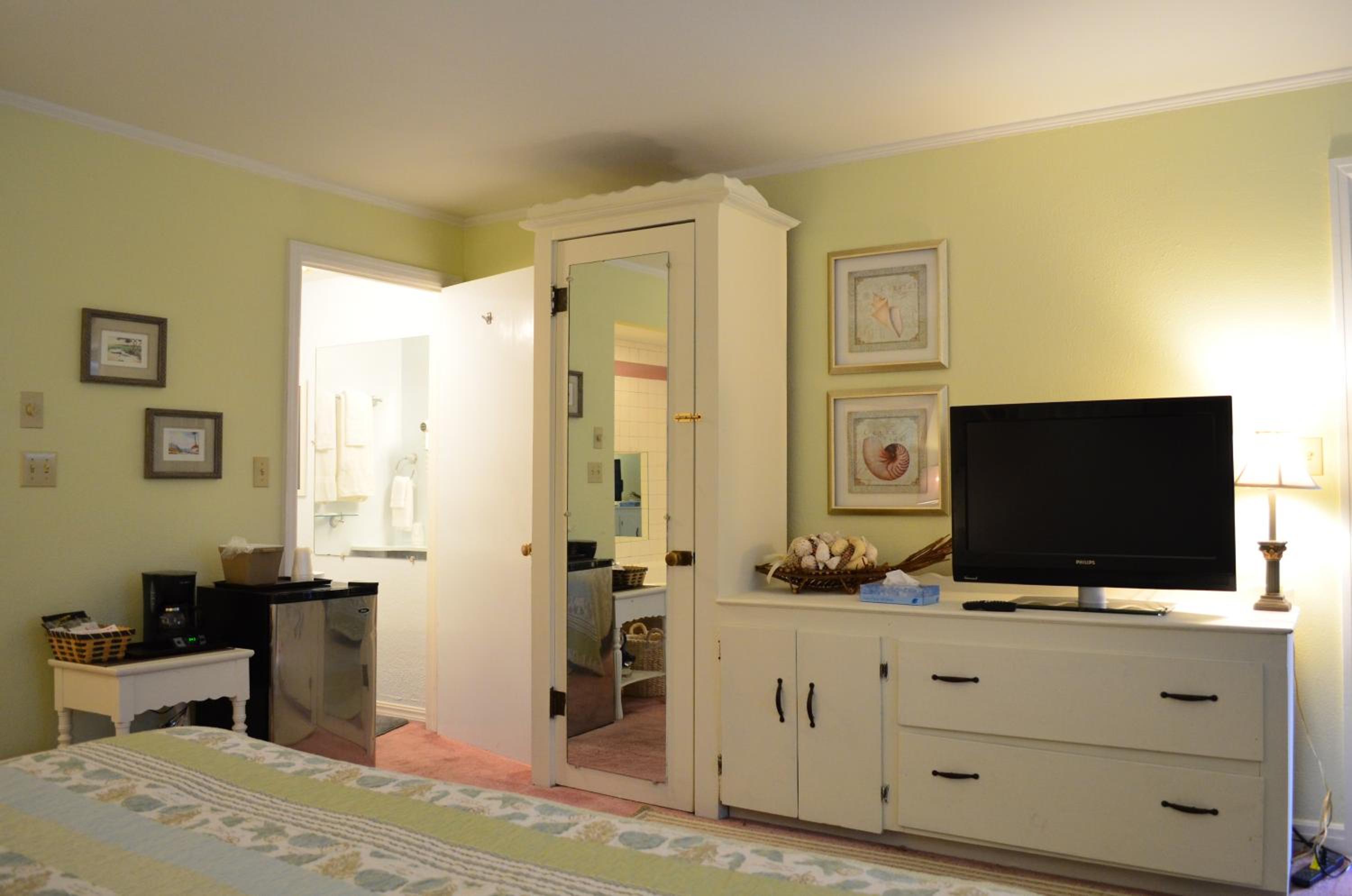 King Suite with Spa Bath - Photo 1