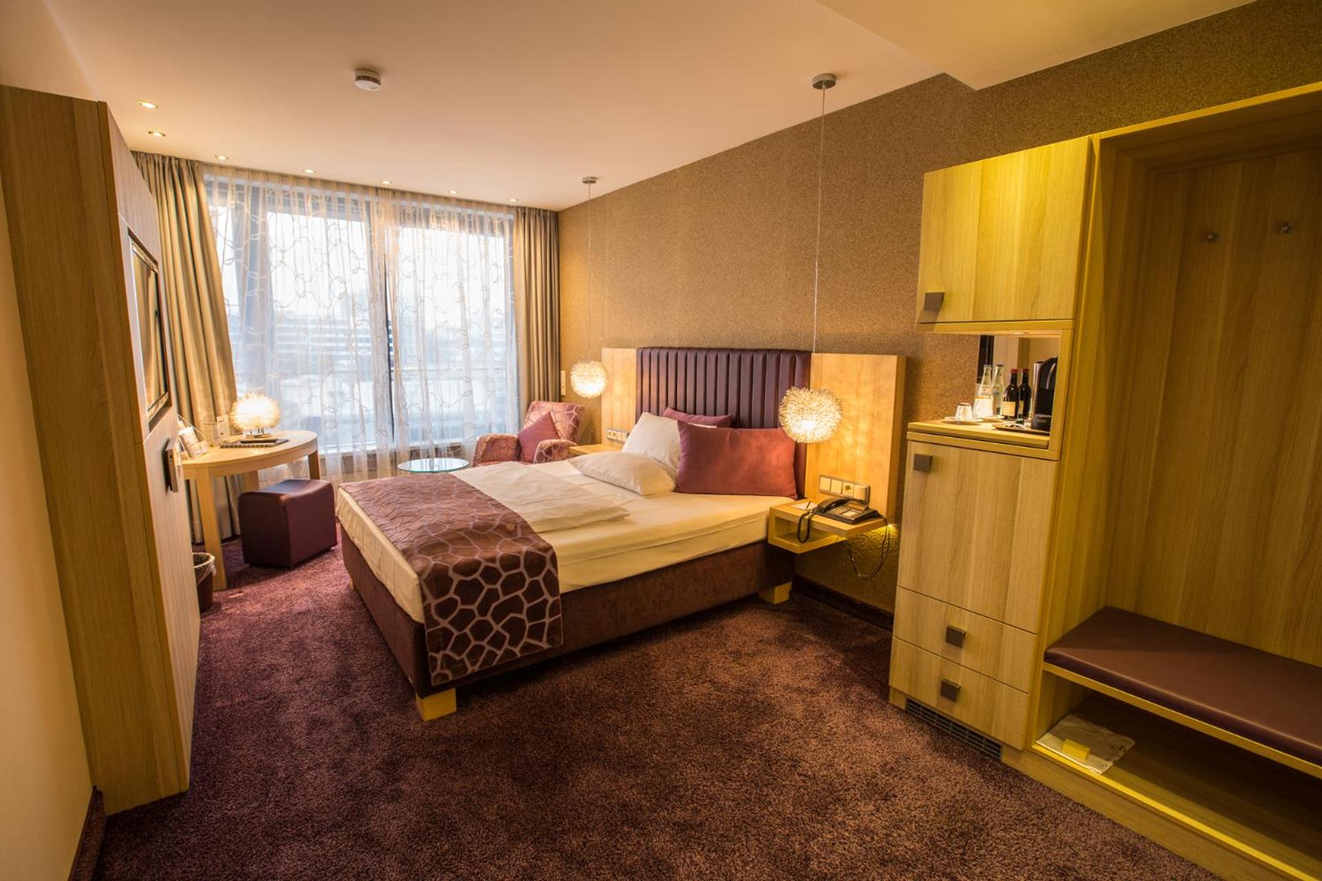 Penthouse Room - Photo 8