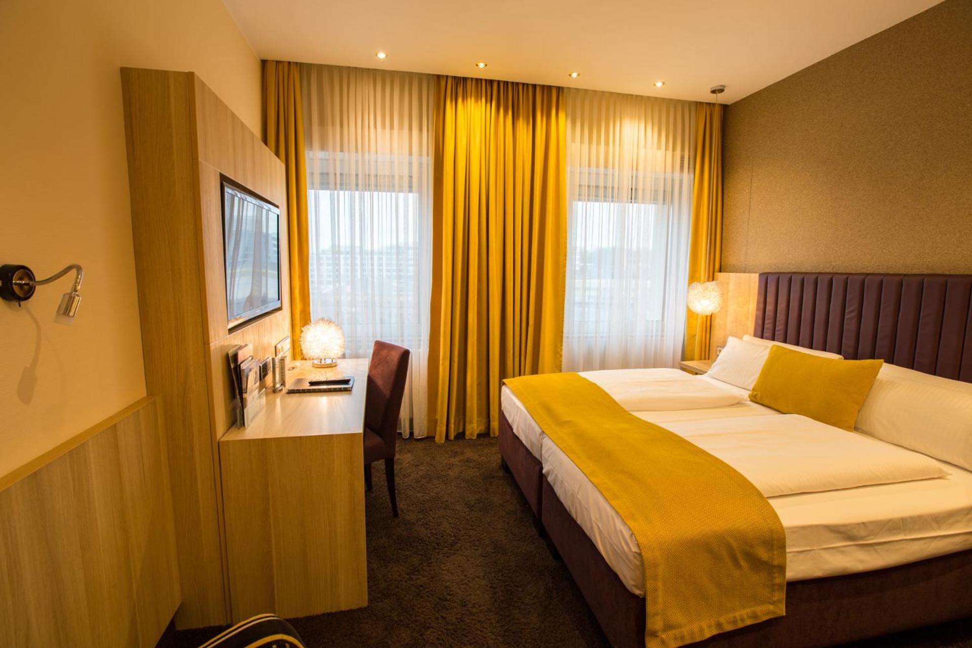 Comfort Double Room thumbnail 5
