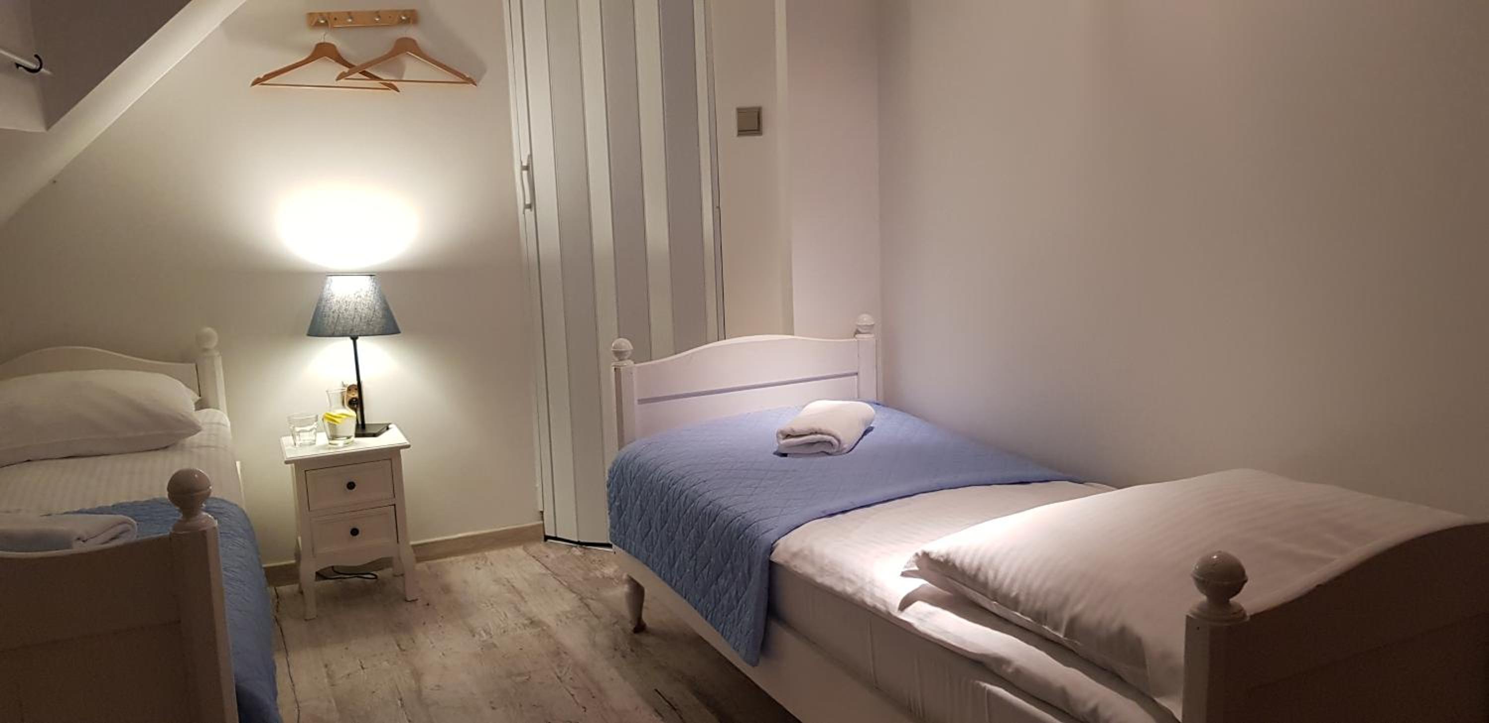 Twin Room with Shared Bathroom photo 3