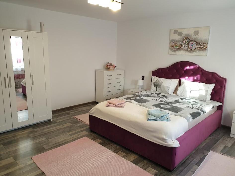One-Bedroom Apartment - Photo 3