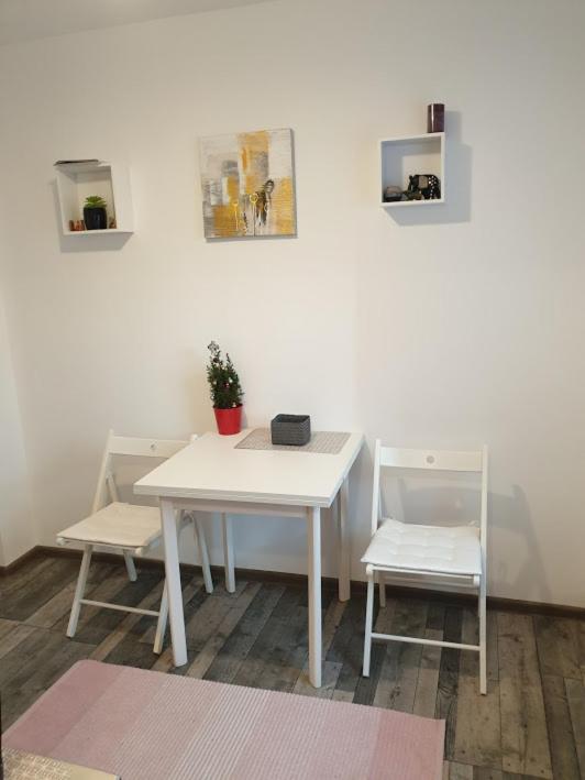 One-Bedroom Apartment - Photo 5