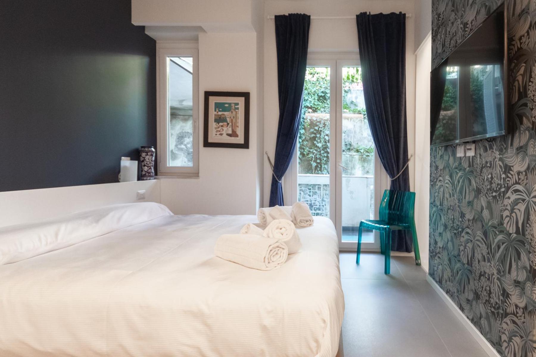 Double Room with Balcony - Photo 4