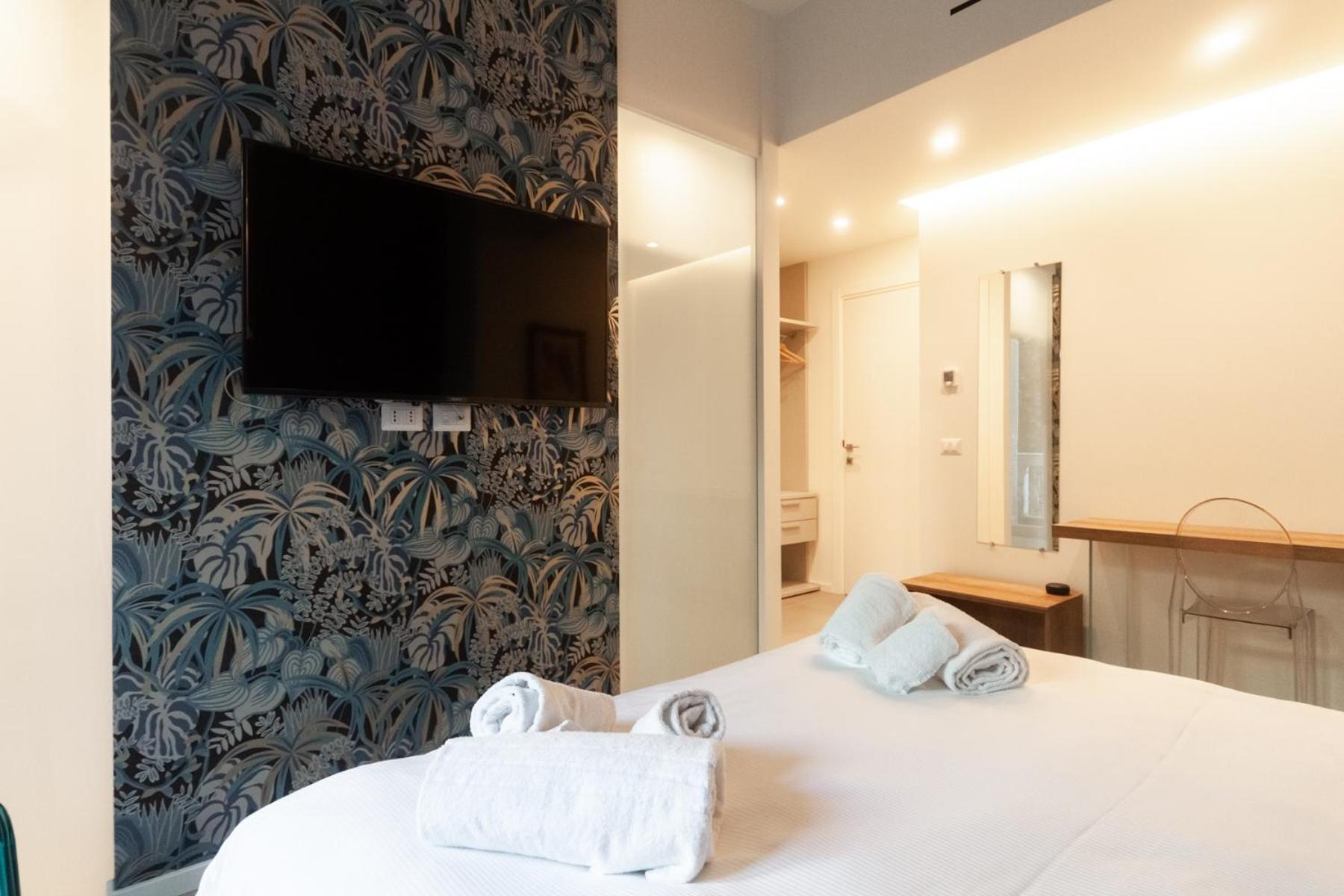 Double Room with Balcony - Photo 5
