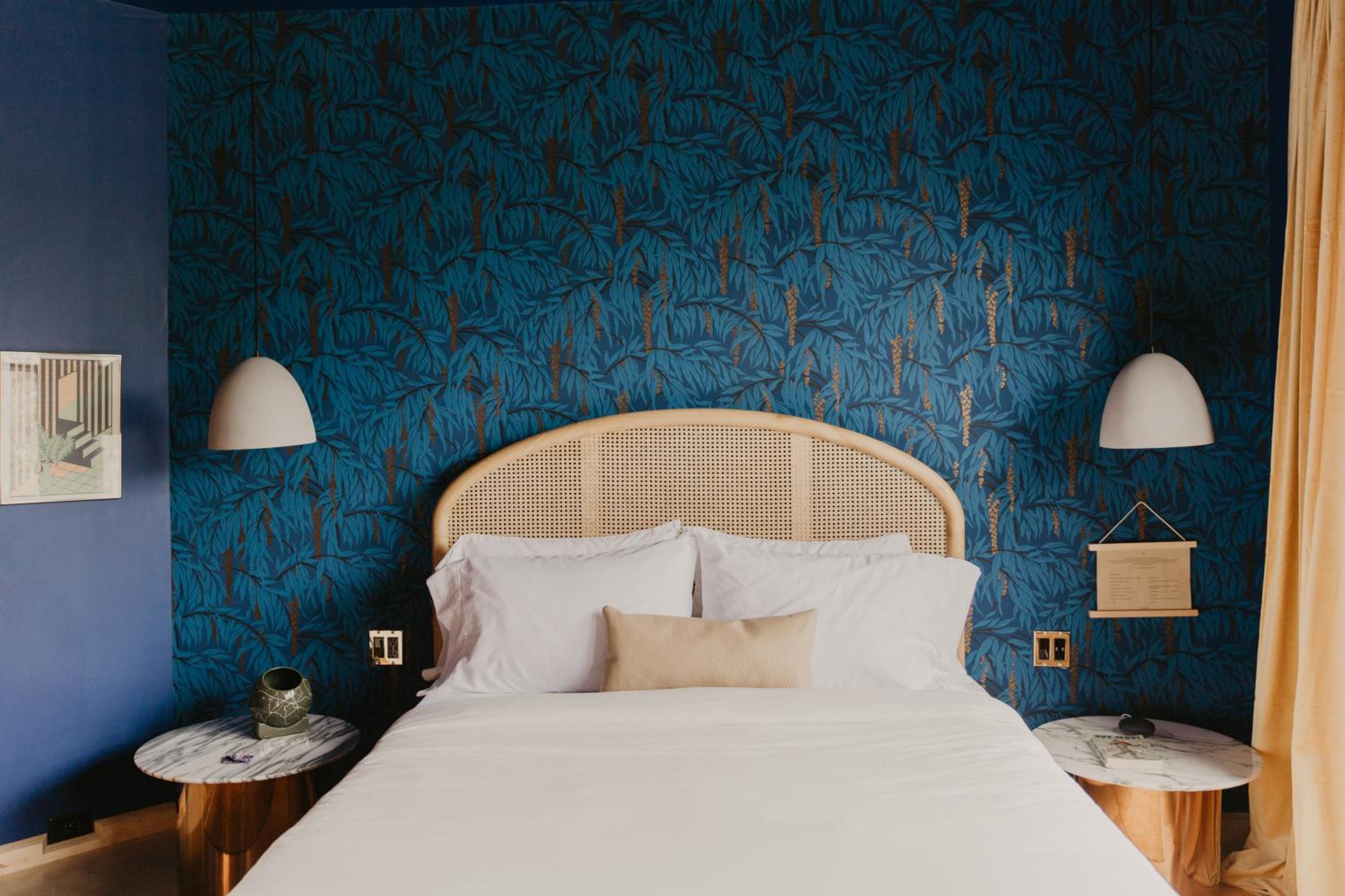 Deluxe Queen Room - Photo 12