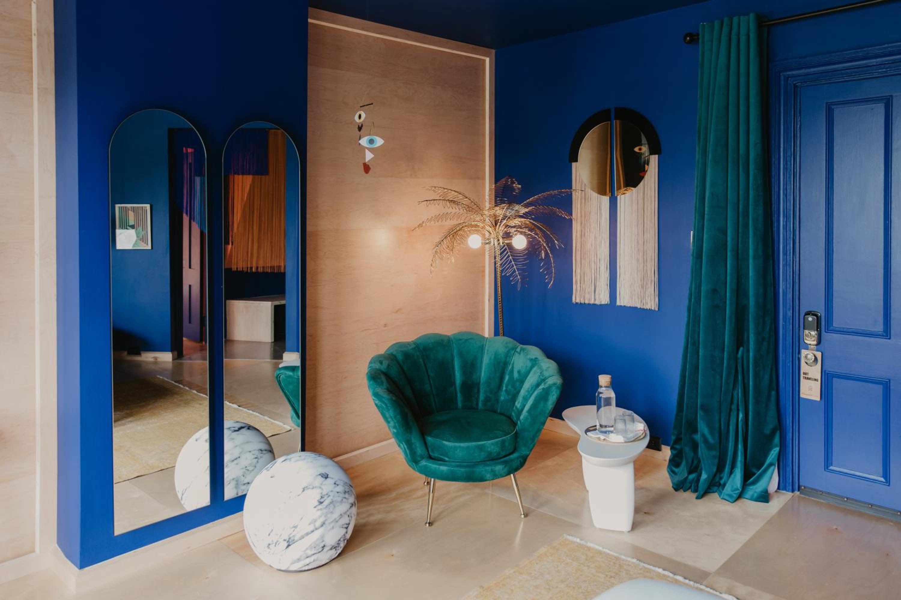 Deluxe Queen Room - Photo 7