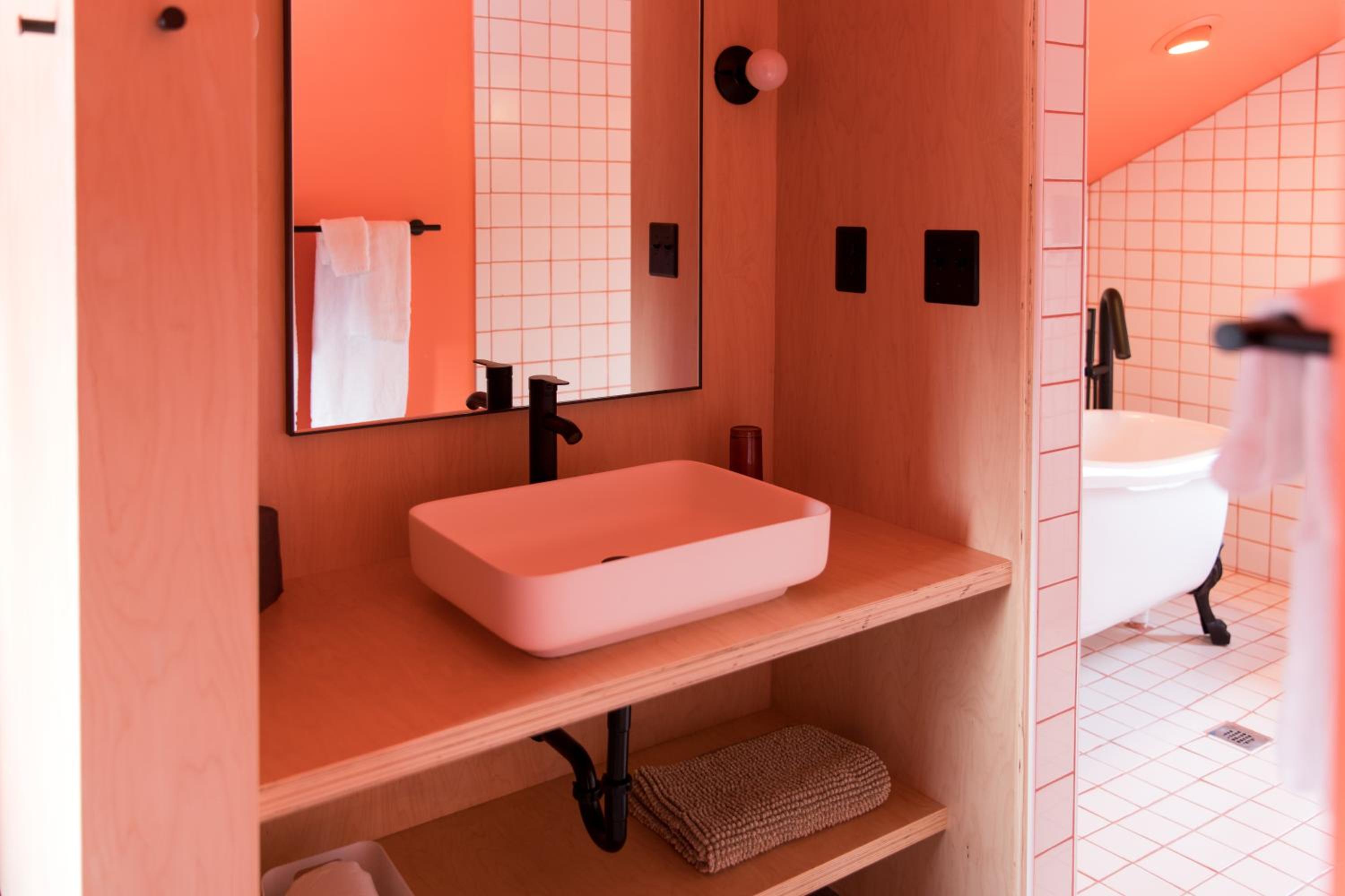 Deluxe Queen Room - Photo 3