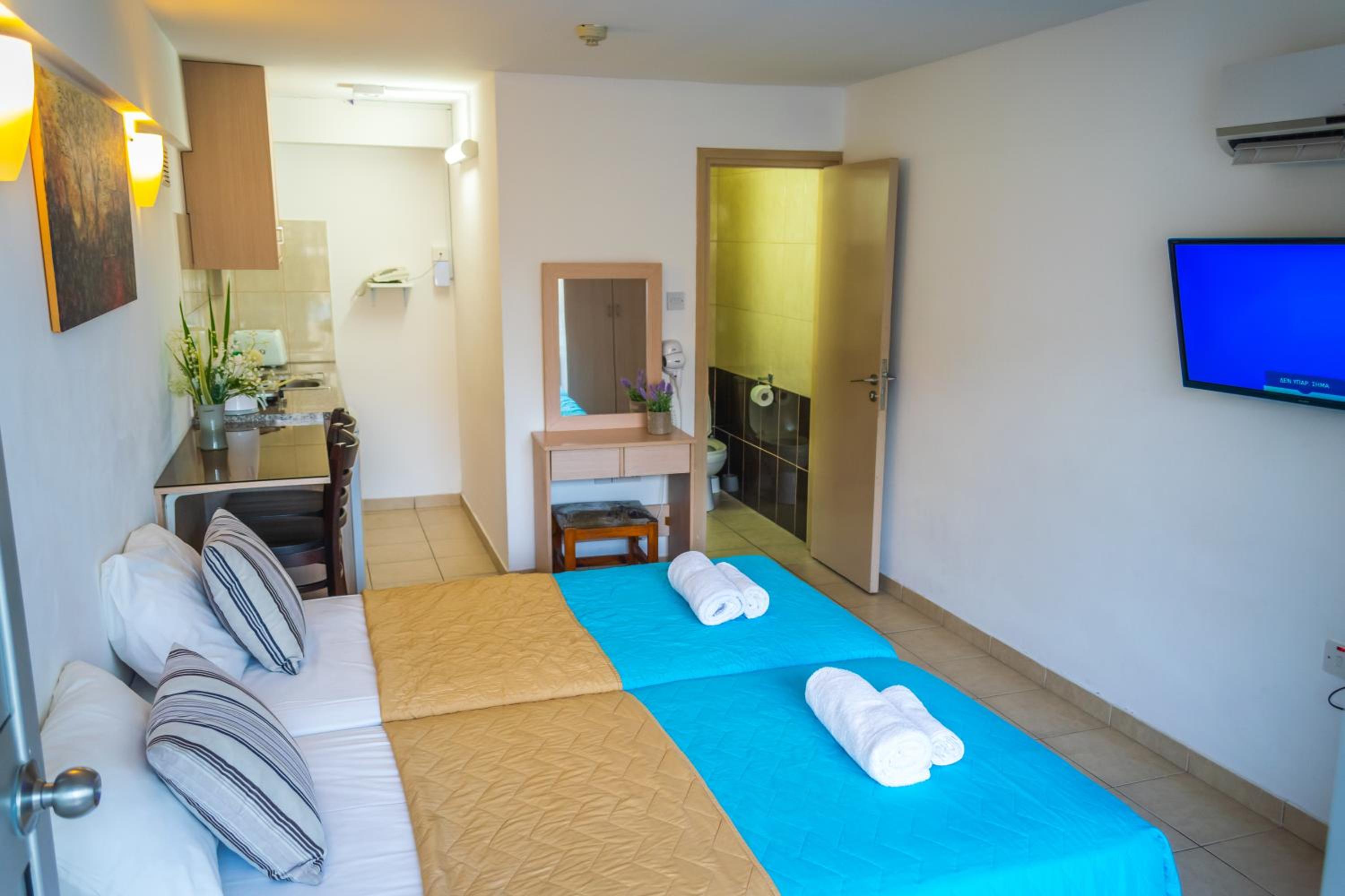 Studio with Pool View - Ground Floor photo 1