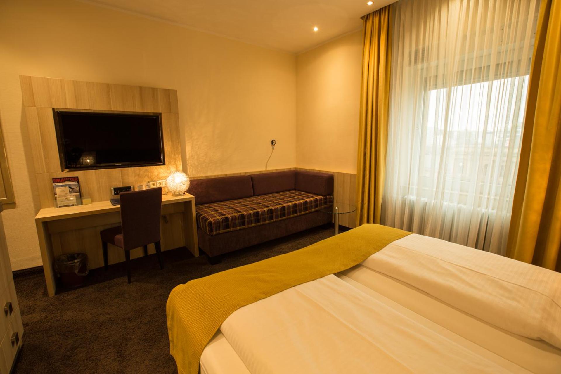 Premium Double Room - Photo 8