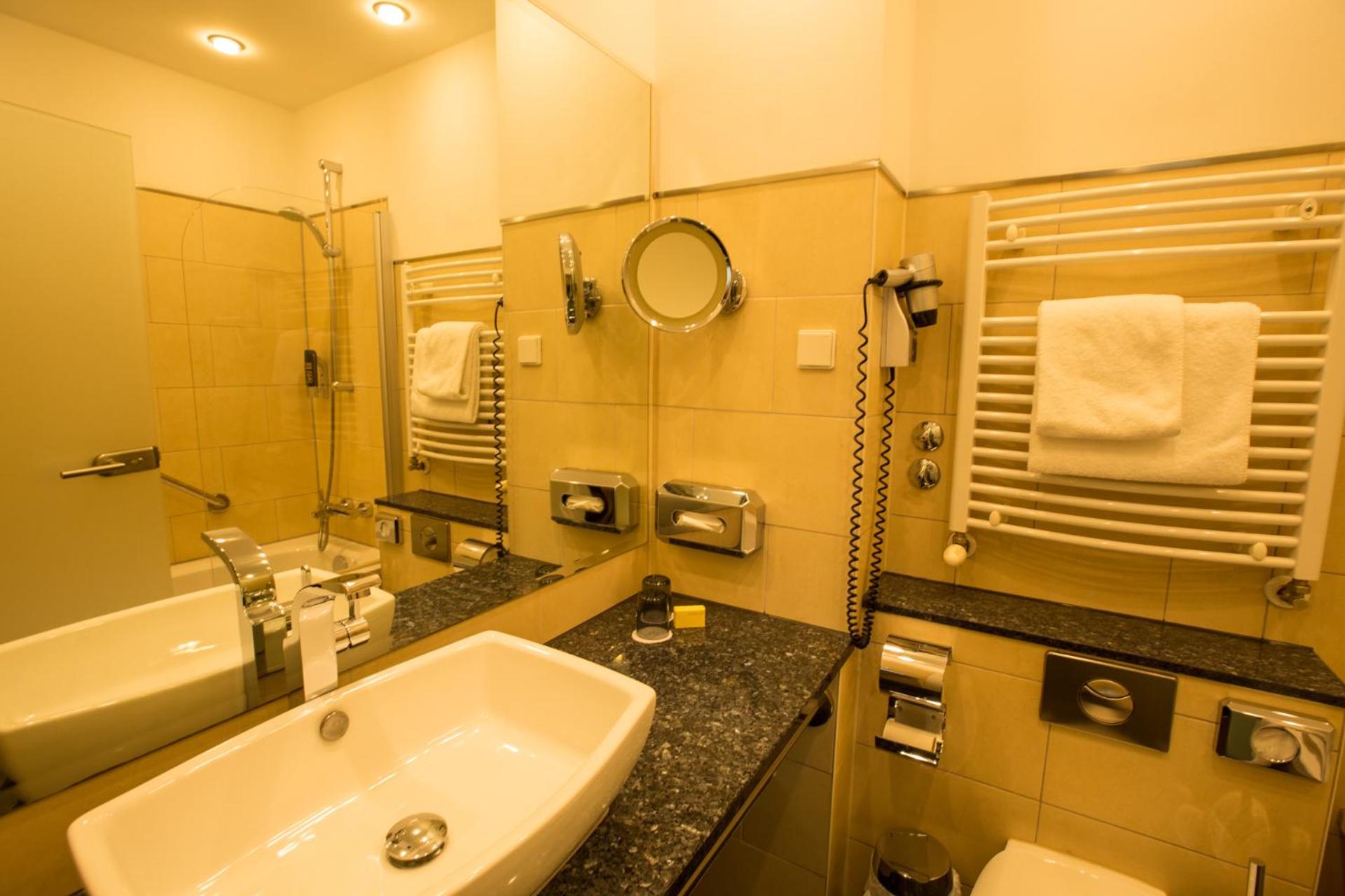 Premium Double Room thumbnail 6
