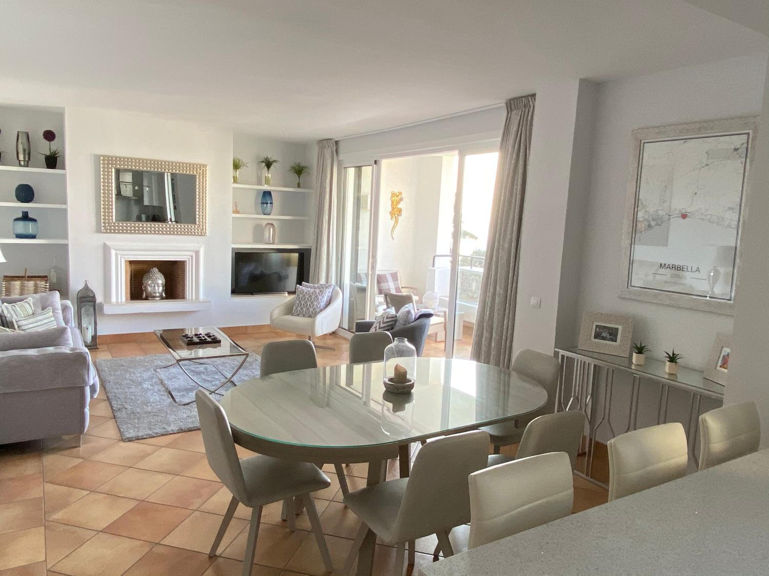 Apartamento de tres habitaciones con vista al mar