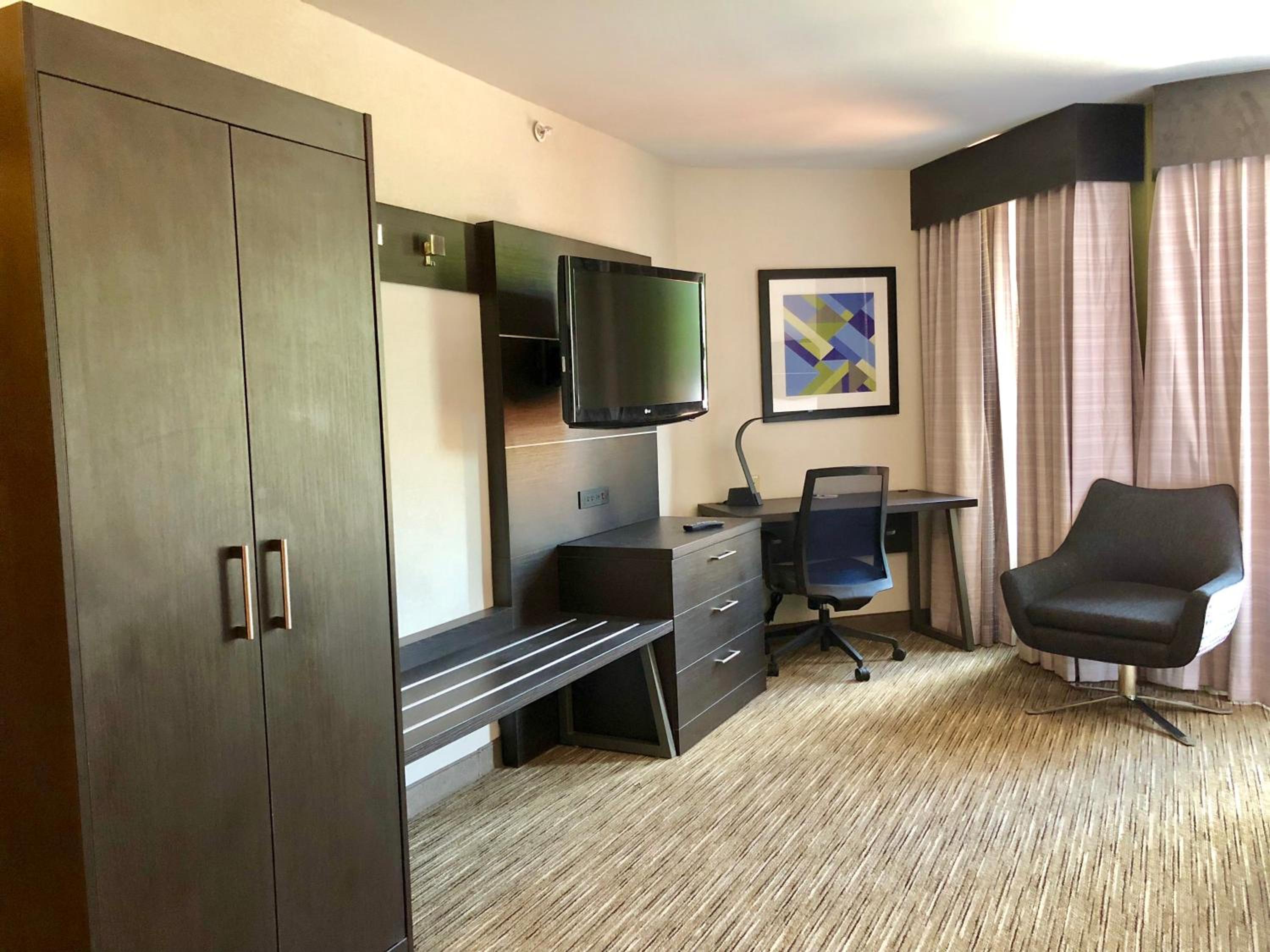 Standard King Room - Photo 4