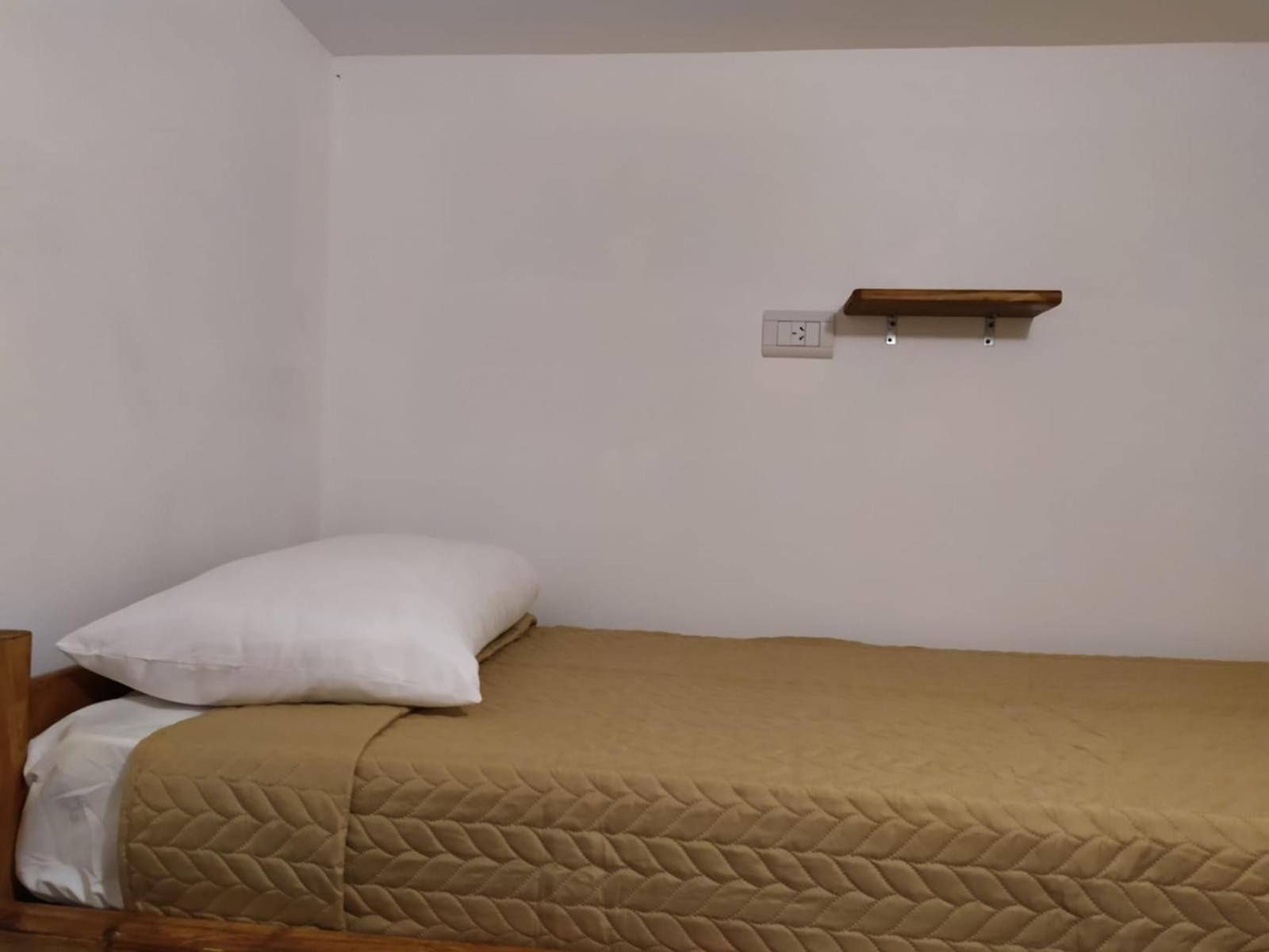 Bed in 6-Bed Mixed Dormitory Room photo 2