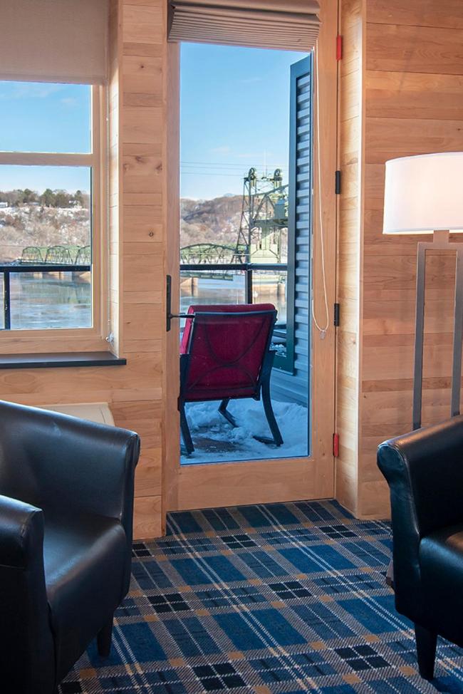 Suite with River View - Photo 4