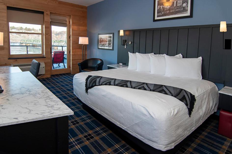 Suite with River View - Photo 6