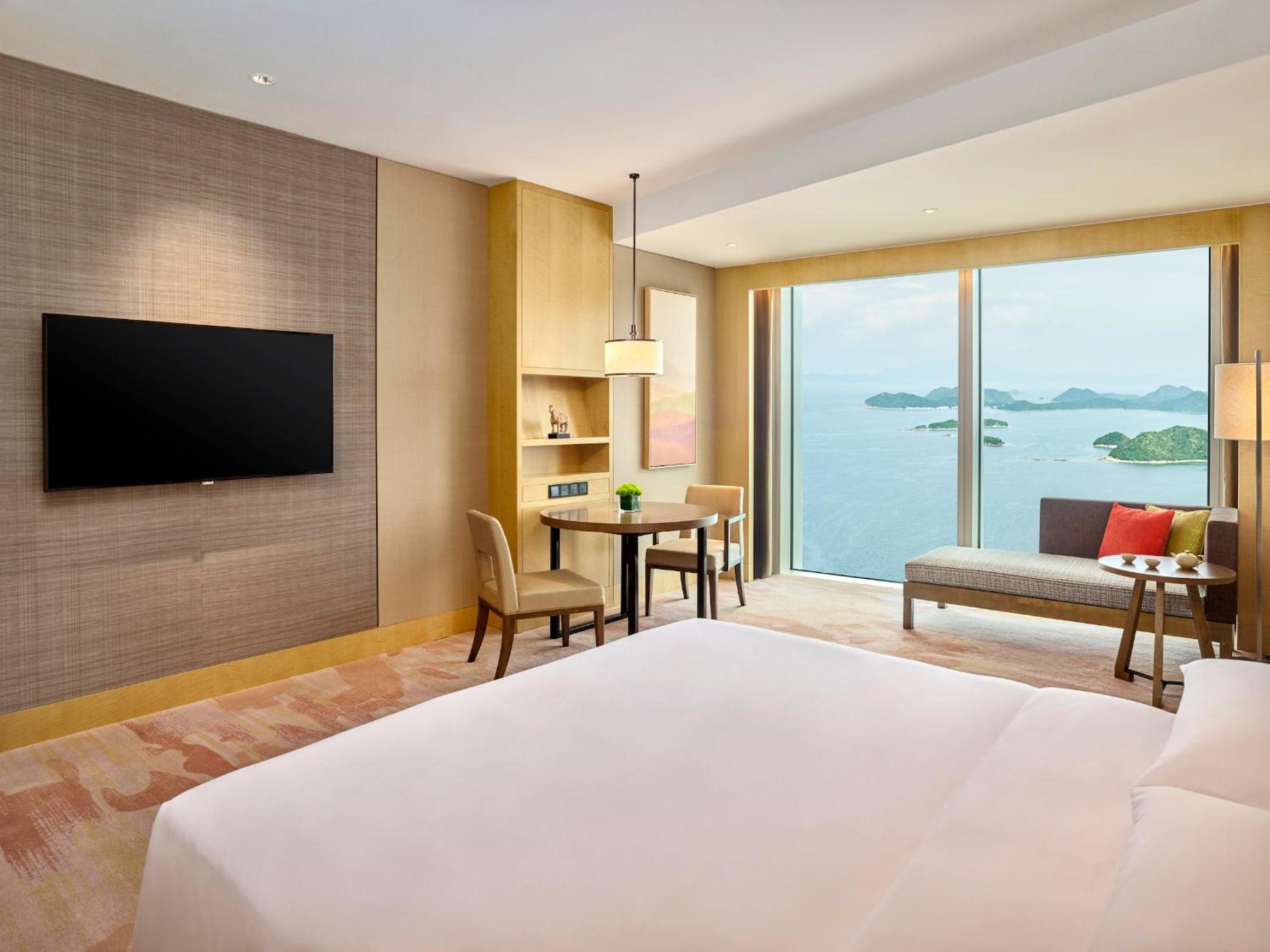 Club King Room with Ocean View