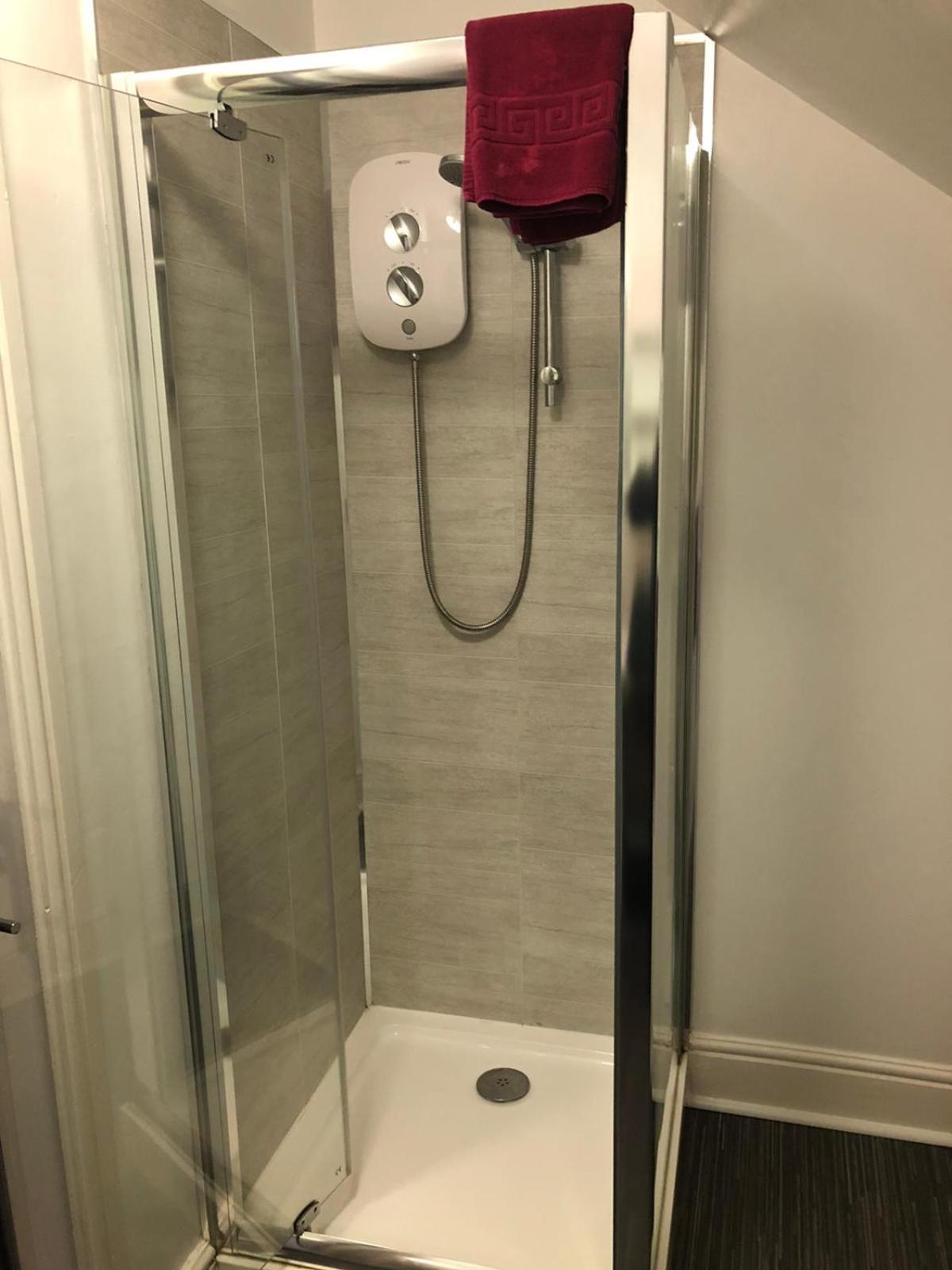 Twin Room with Private Bathroom photo 3