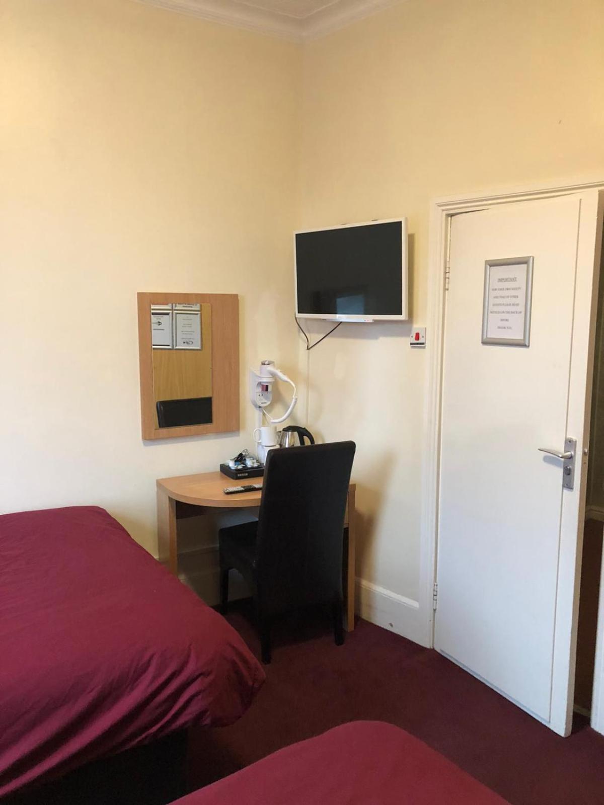 Triple Room with Private Bathroom photo 1