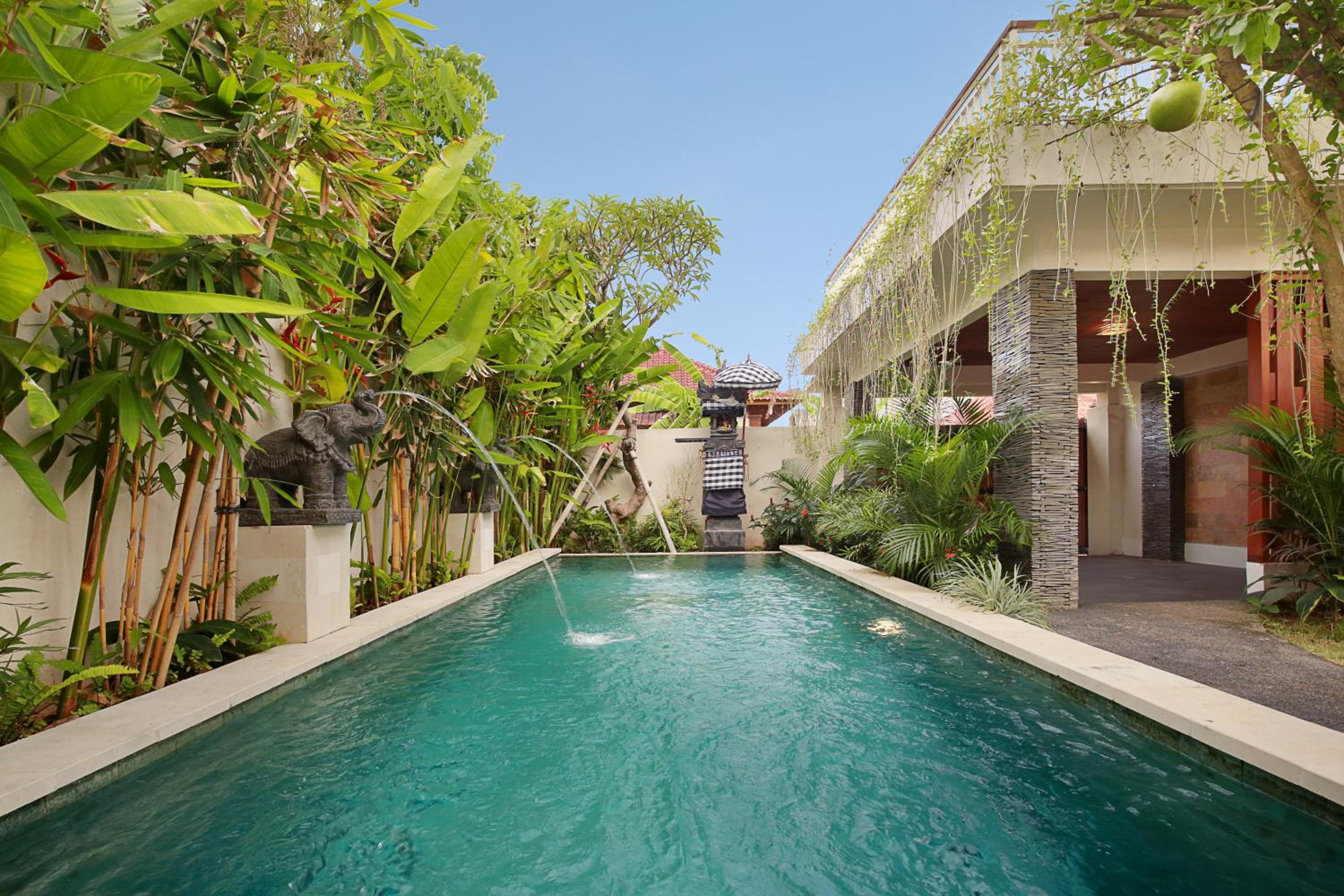 Villa with Private Pool - Photo 42