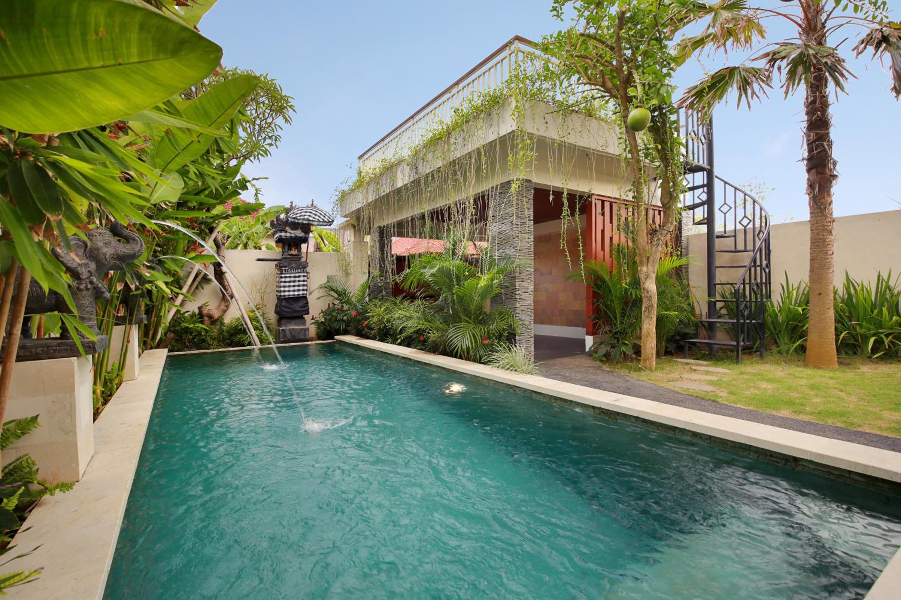 Villa with Private Pool - Photo 41