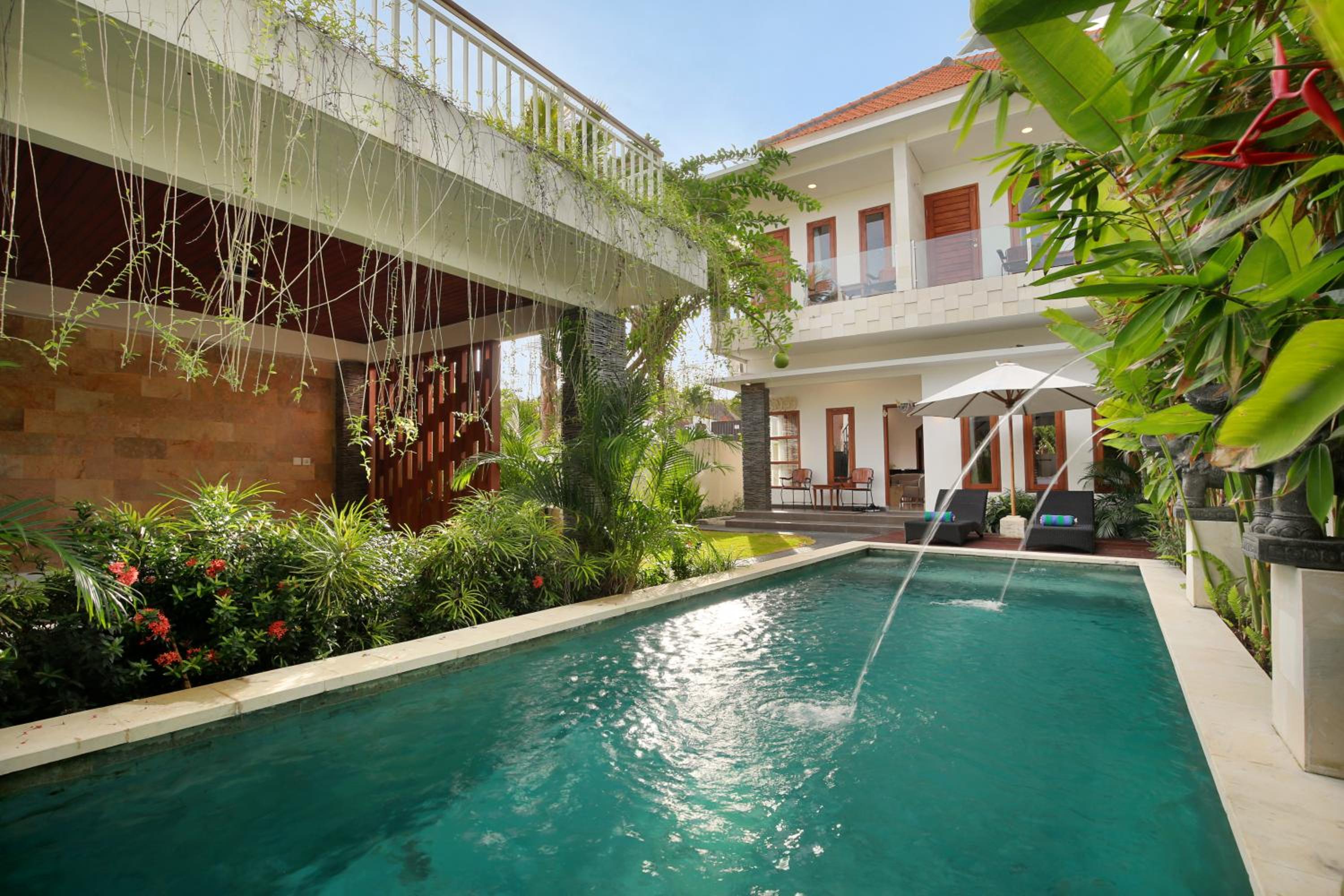 Villa with Private Pool - Photo 36