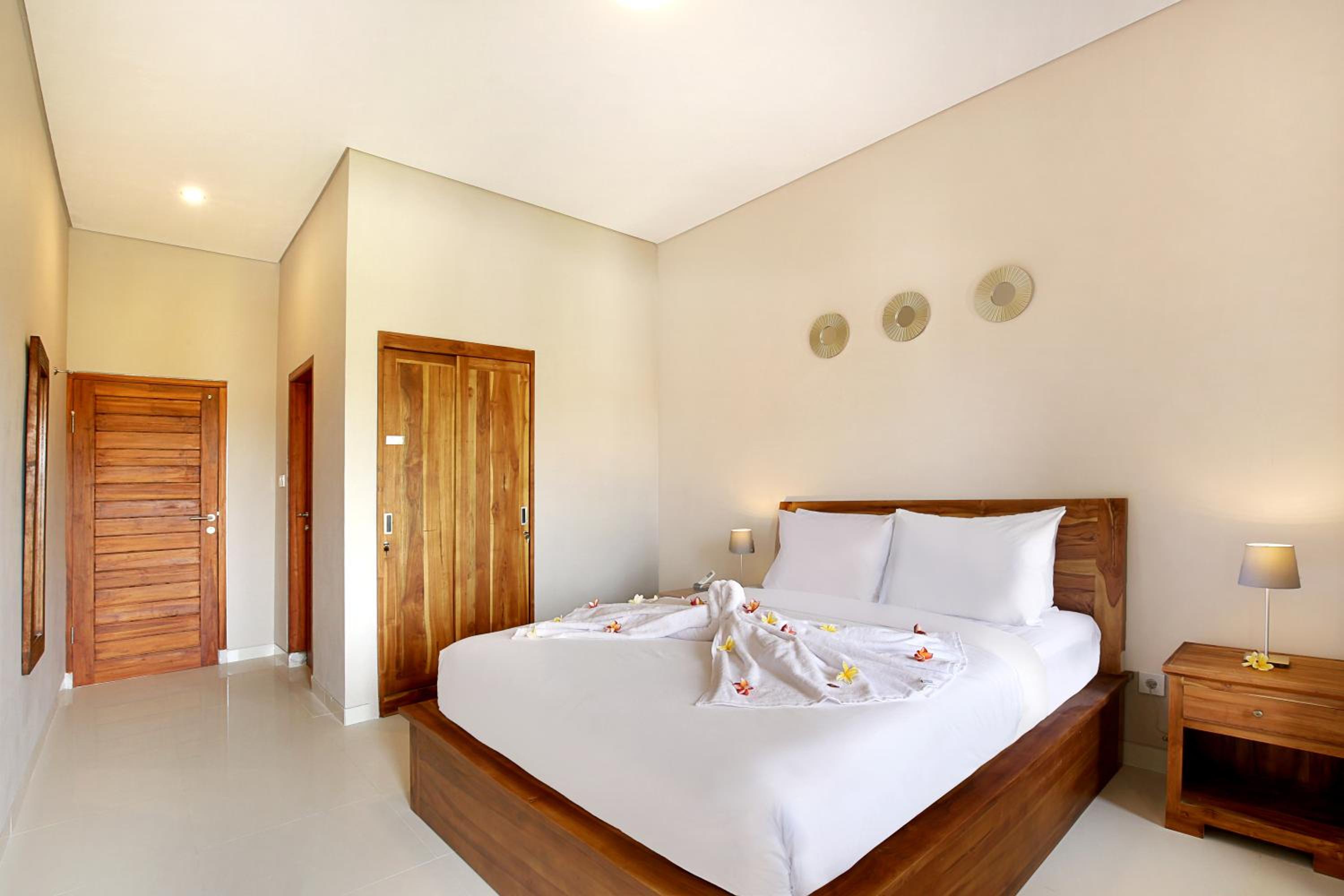 Villa with Private Pool - Photo 31