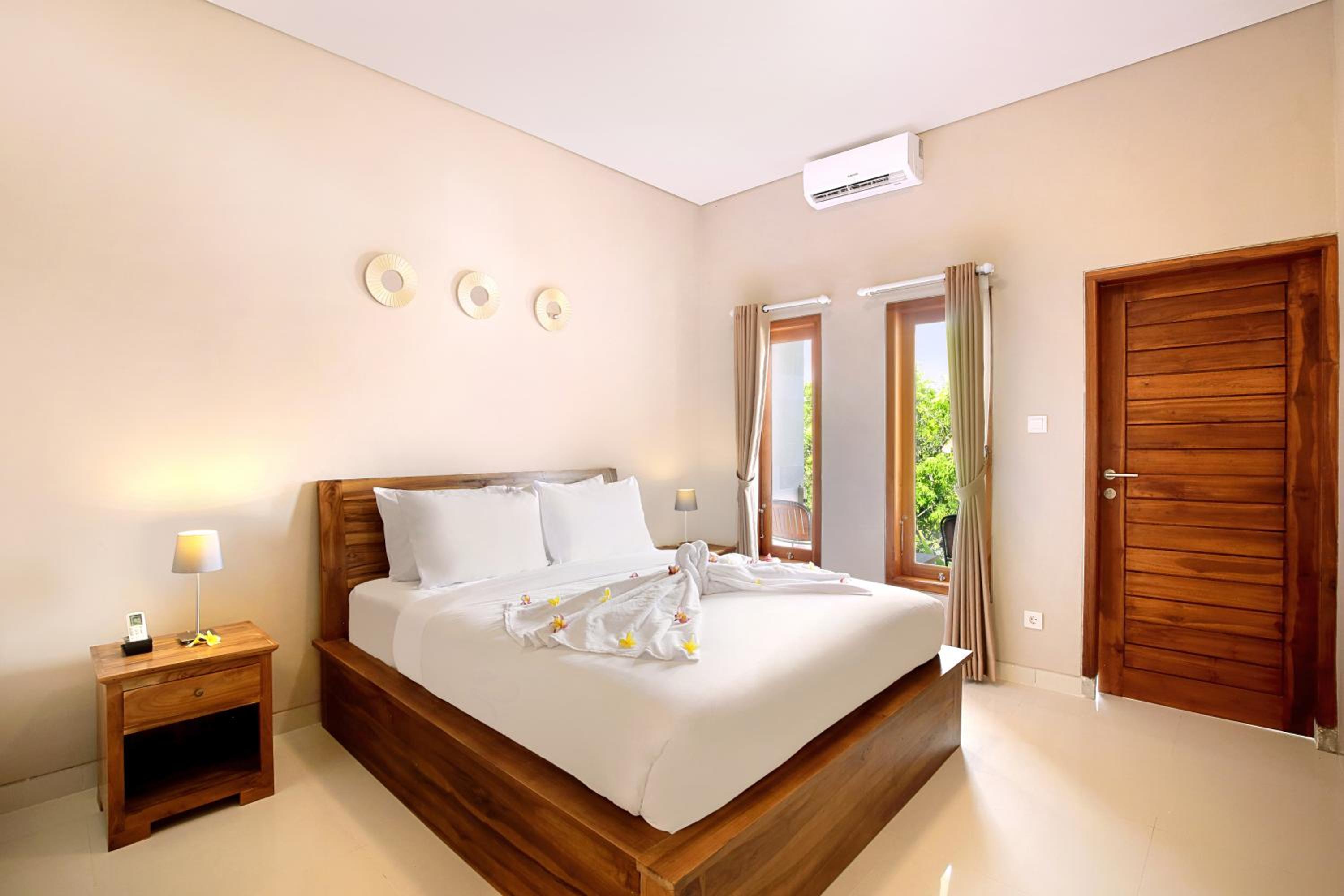 Villa with Private Pool - Photo 29