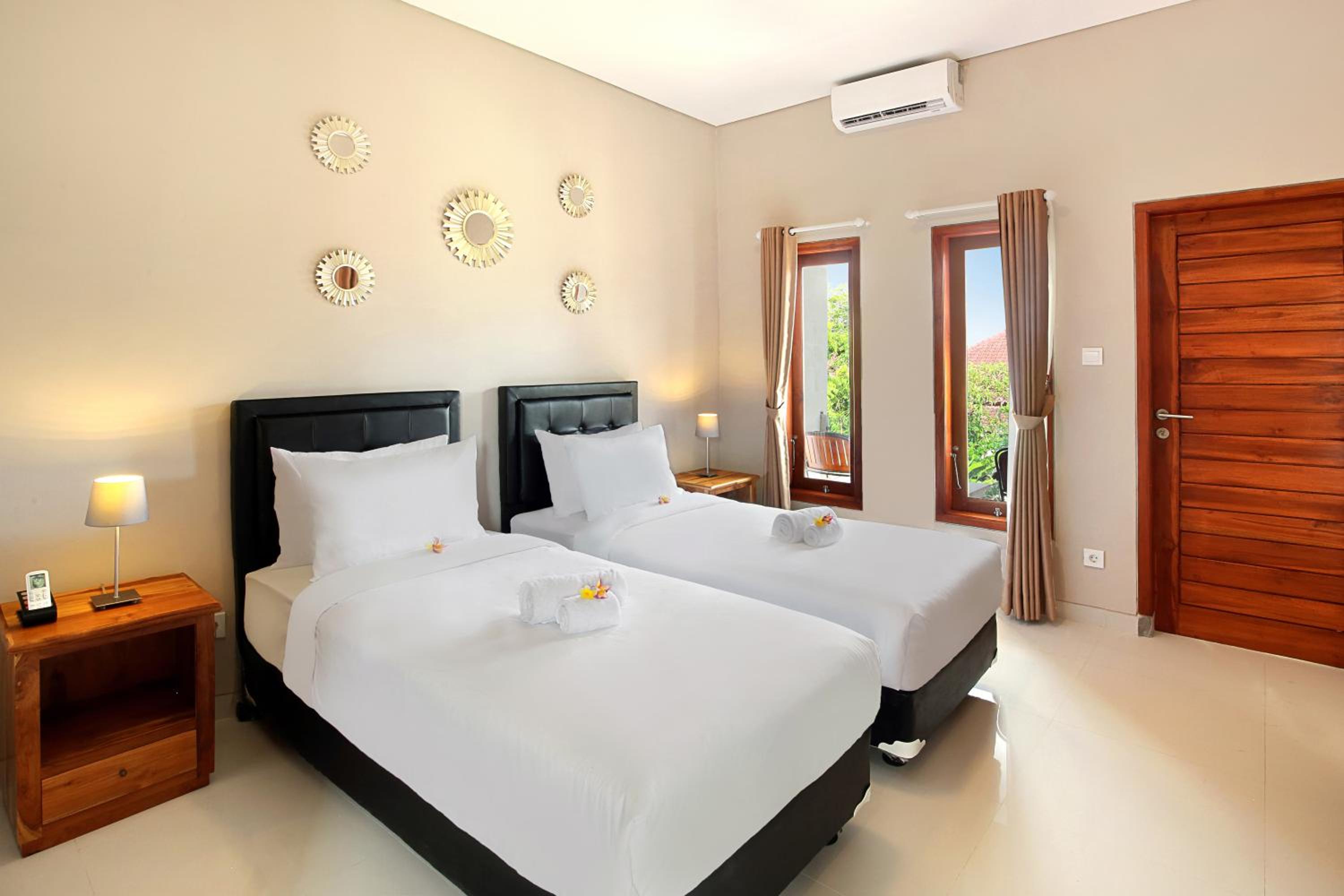 Villa with Private Pool - Photo 26
