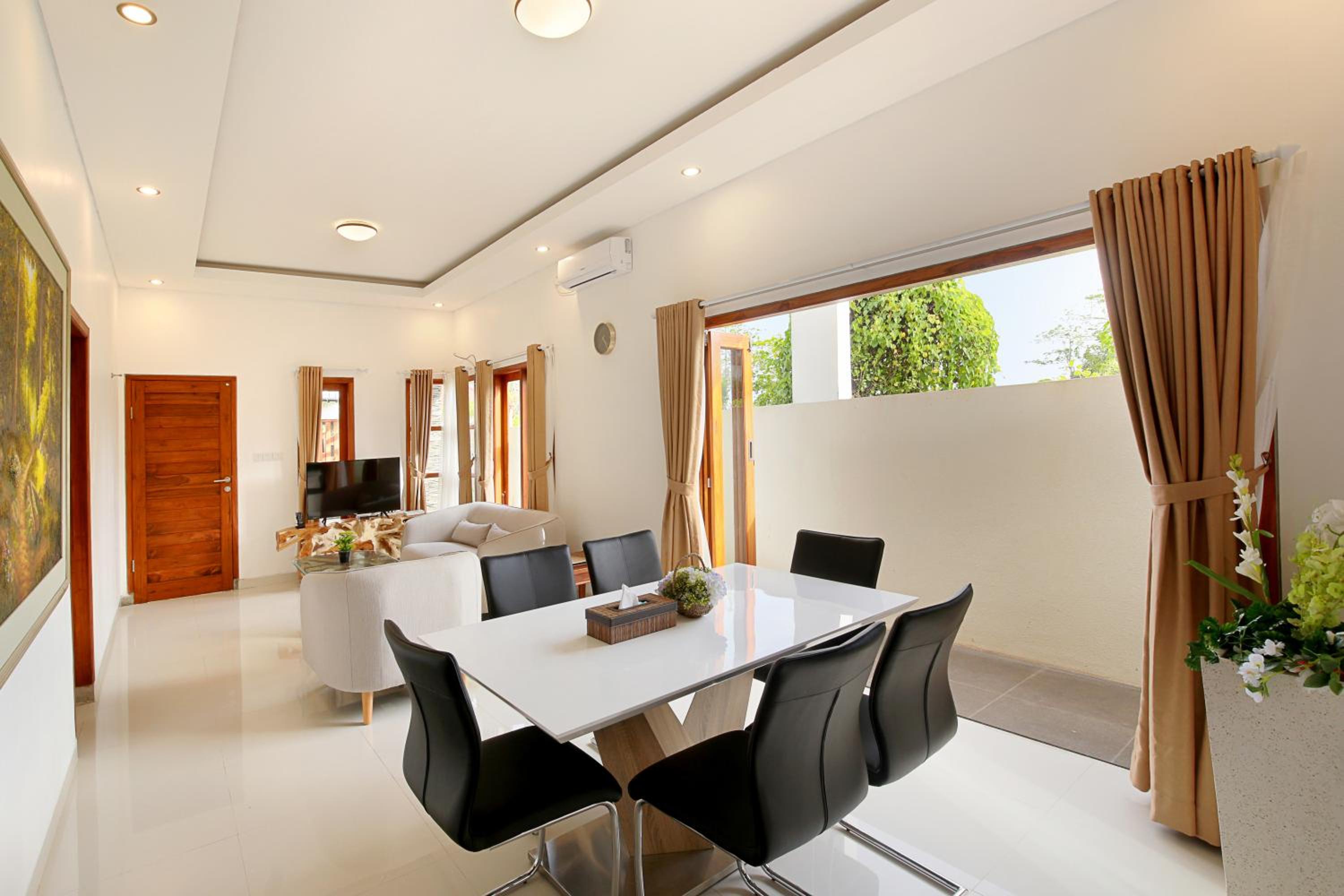 Villa with Private Pool - Photo 16