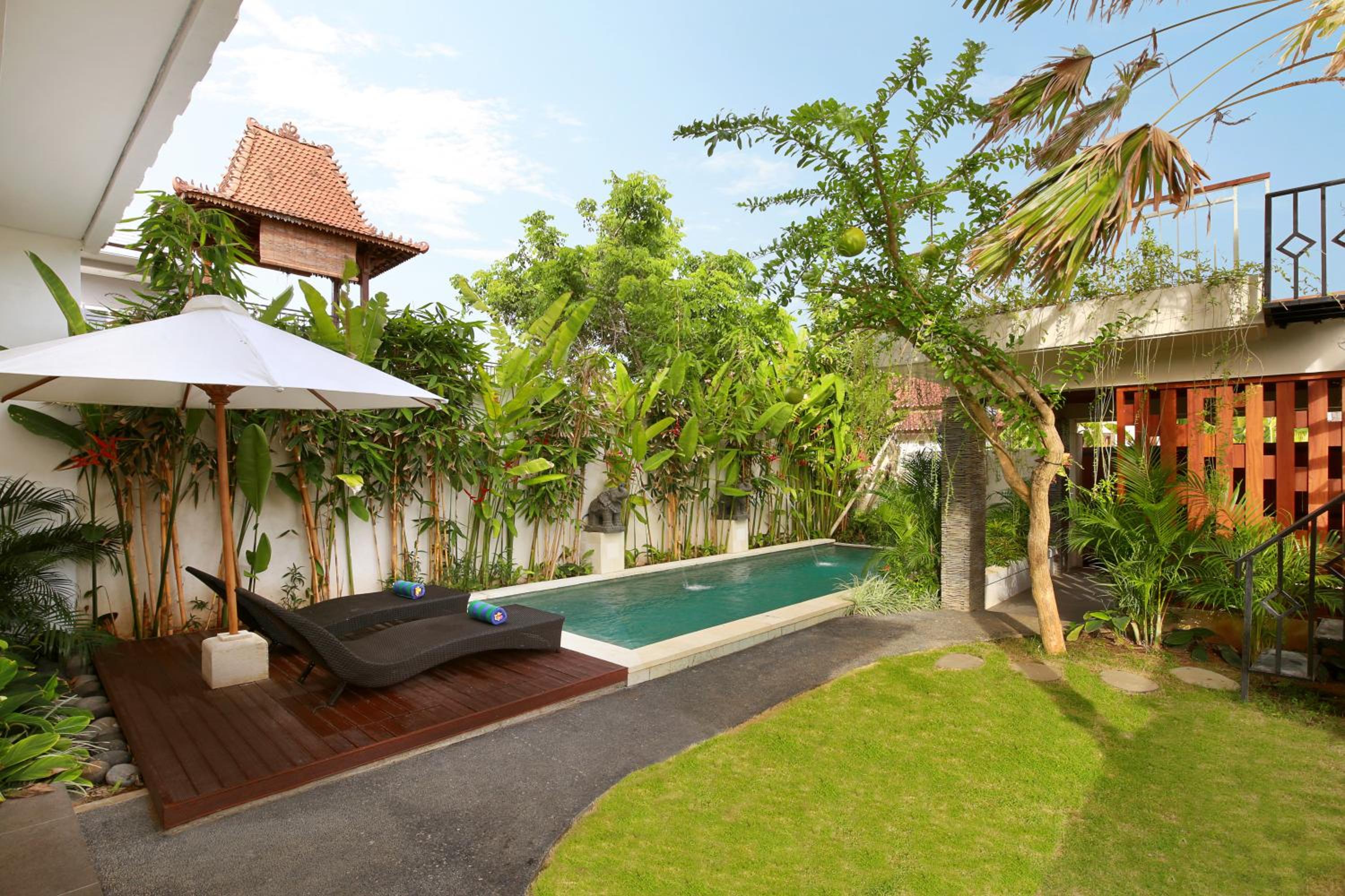 Villa with Private Pool - Photo 15