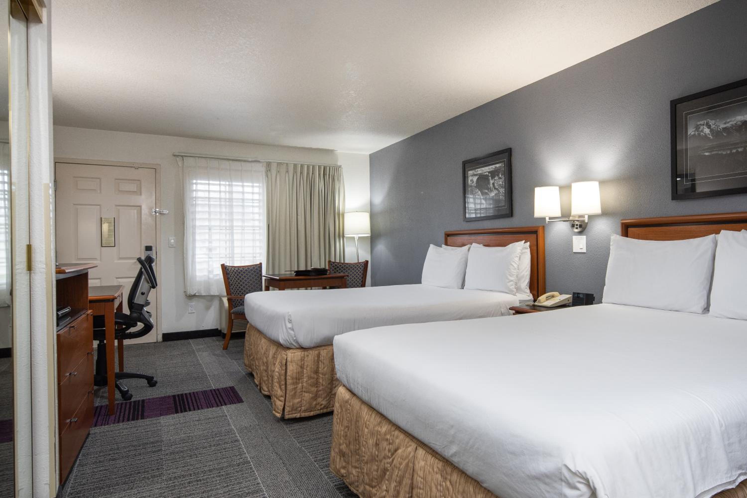 Queen Room with Two Queen Beds - Photo 2