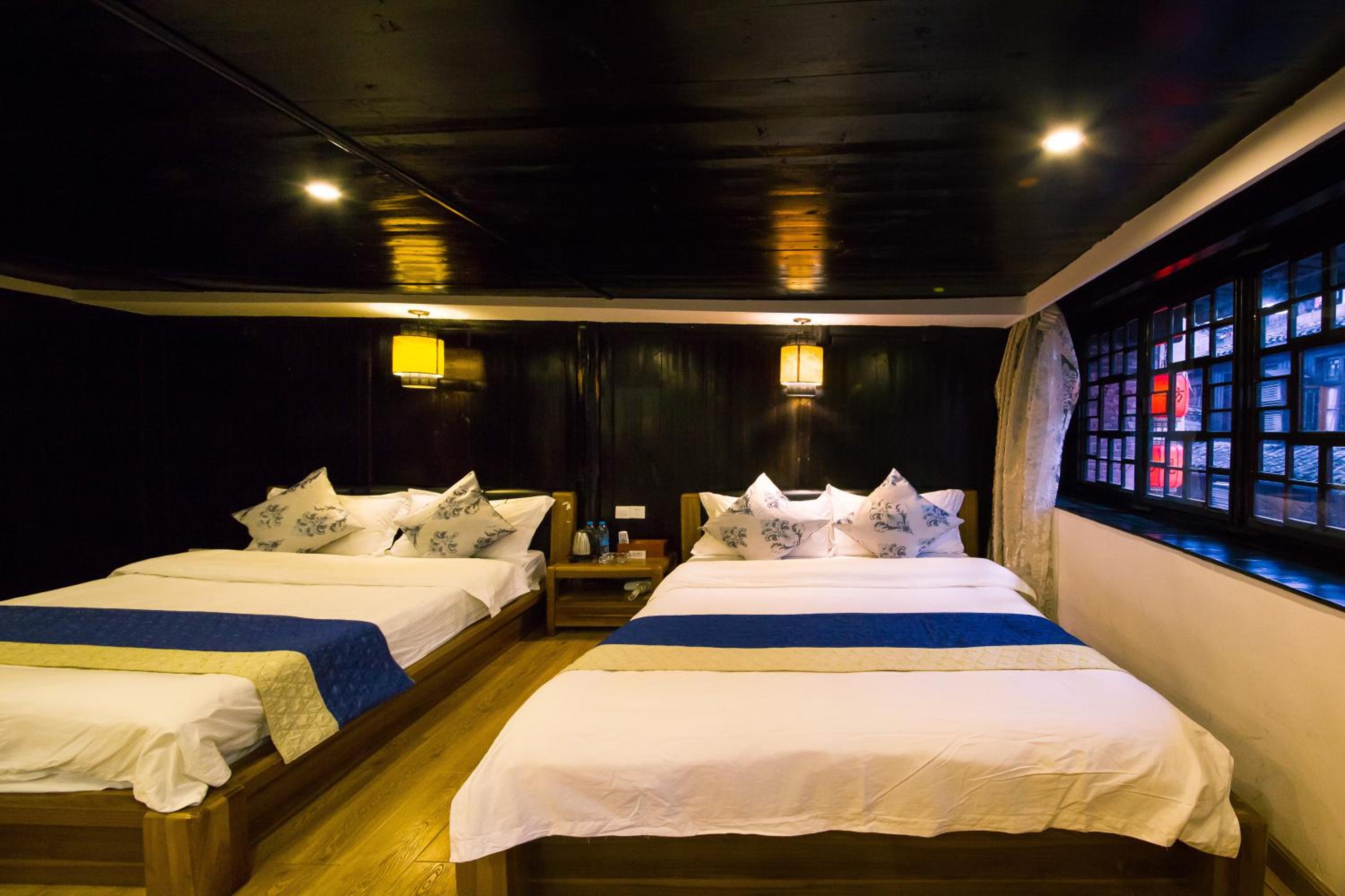 Quadruple Room with Private Bathroom photo 3