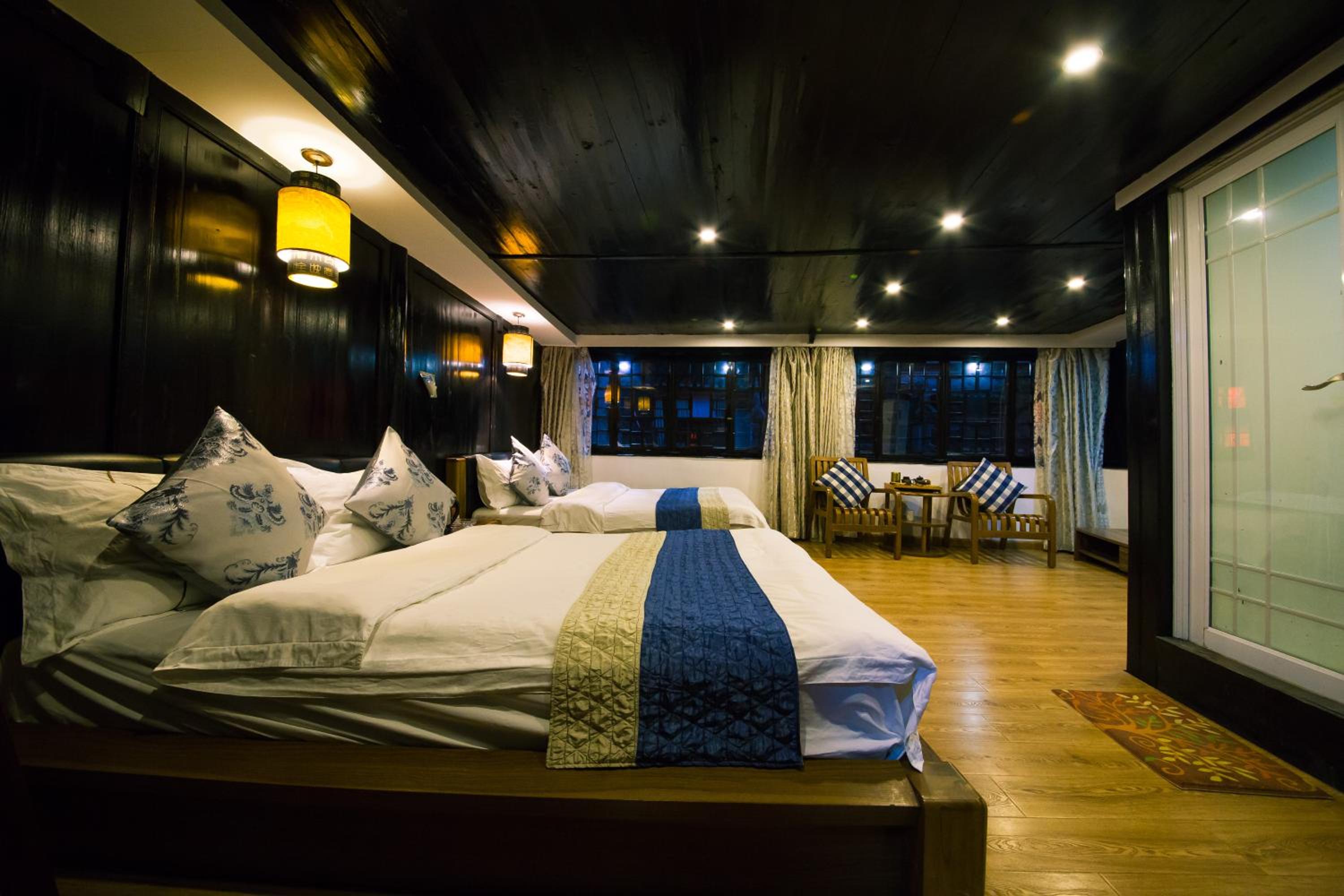 Twin Room with Private Bathroom photo 2