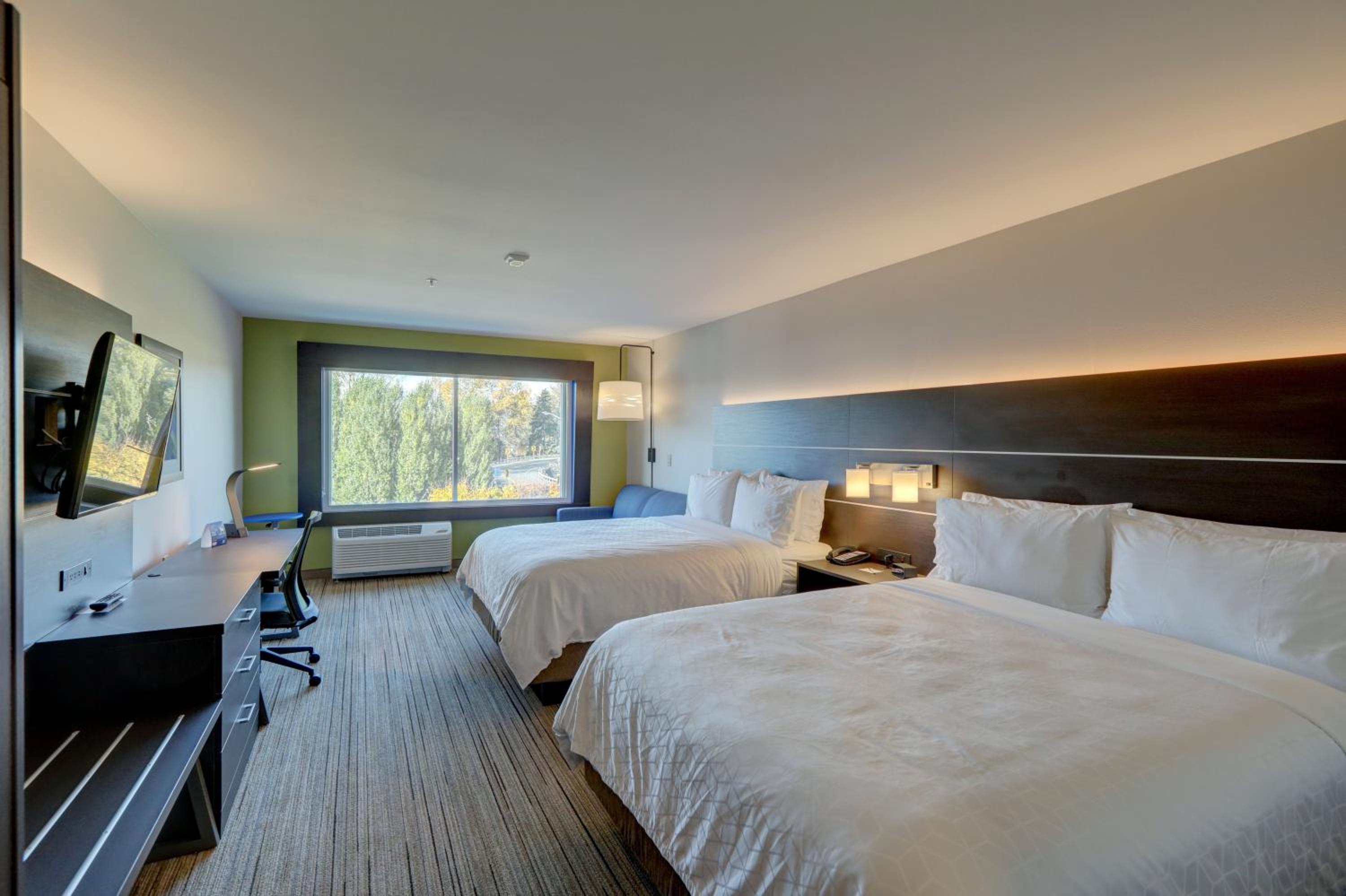 Queen Suite with Two Queen Beds - Photo 1
